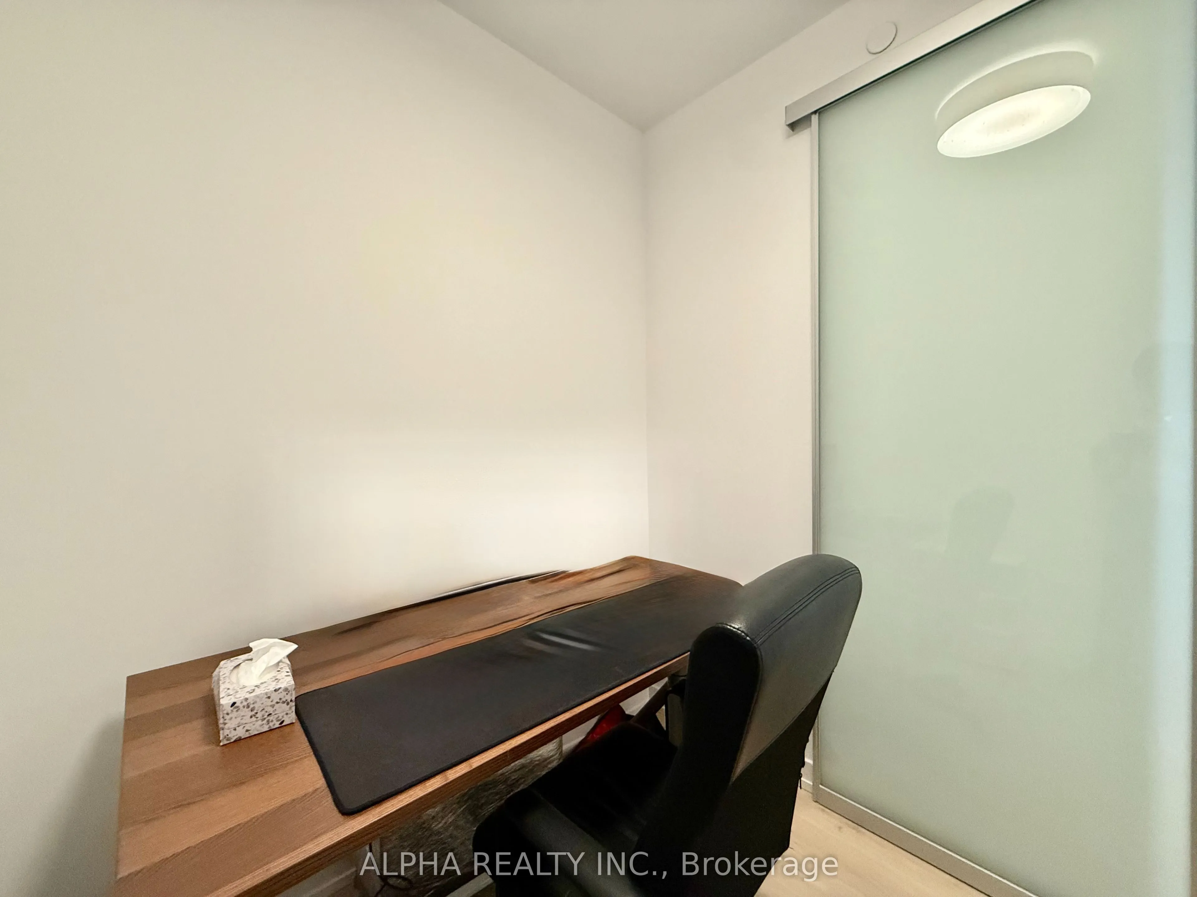 488 University Avenue, #2915