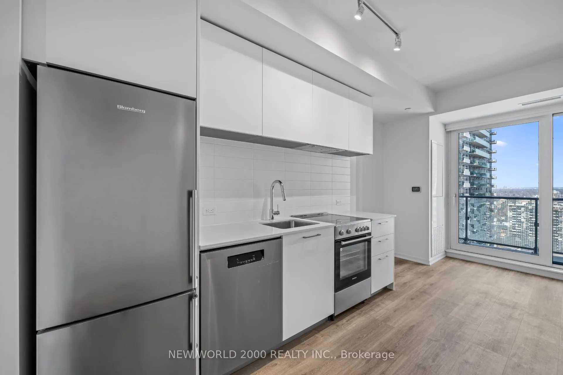 101 Roehampton Avenue, #3413