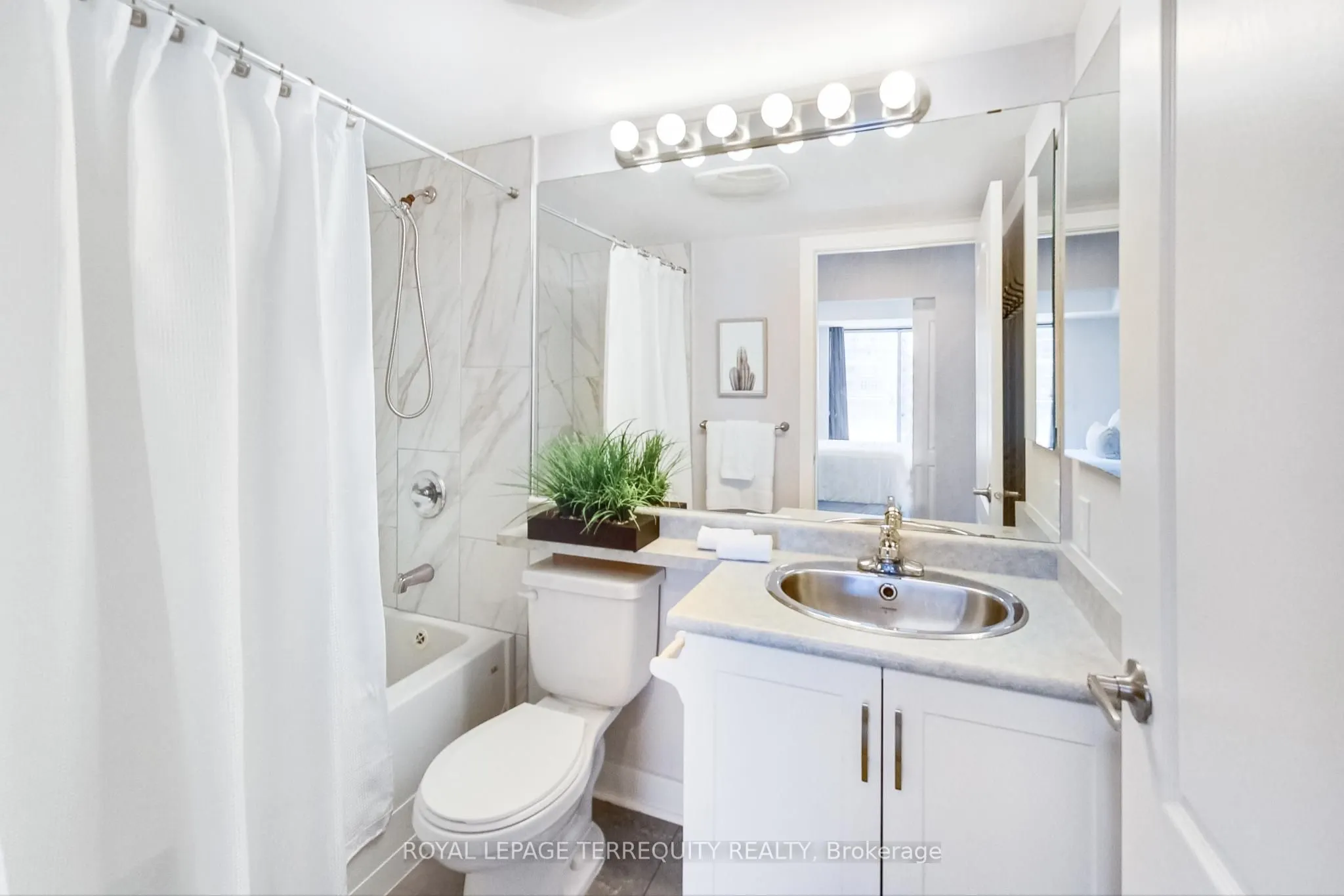 50 Lynn Williams Street, #605