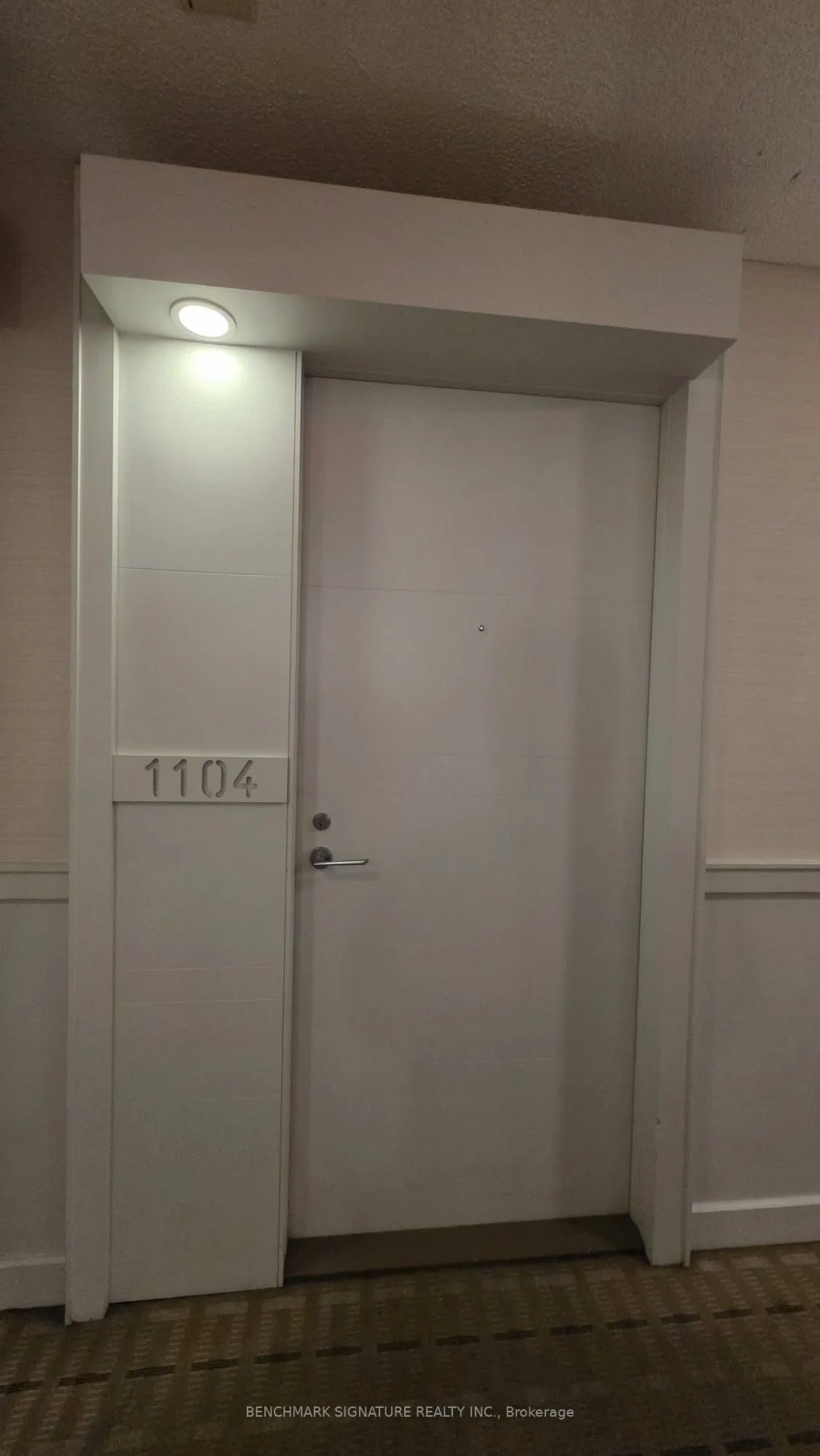 37 Grosvenor Street, #1104