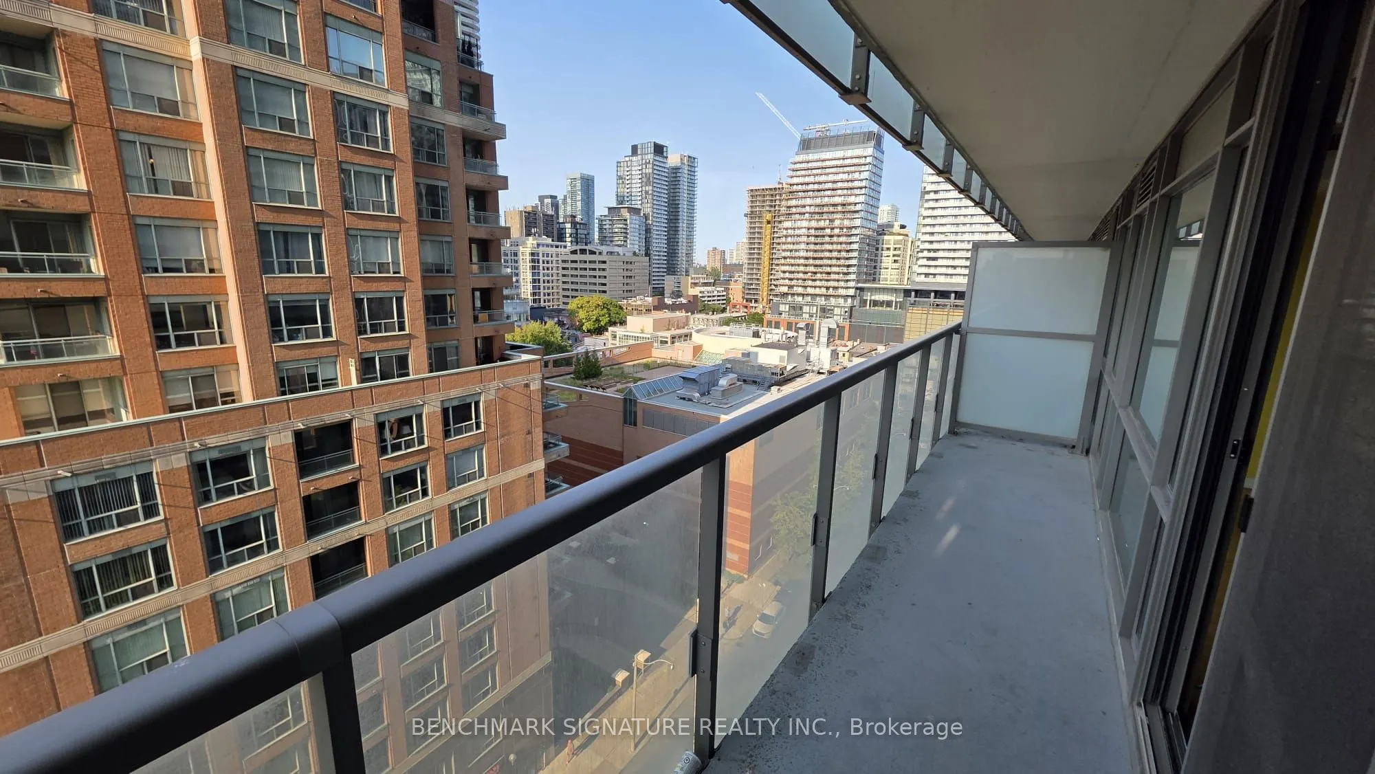 37 Grosvenor Street, #1104