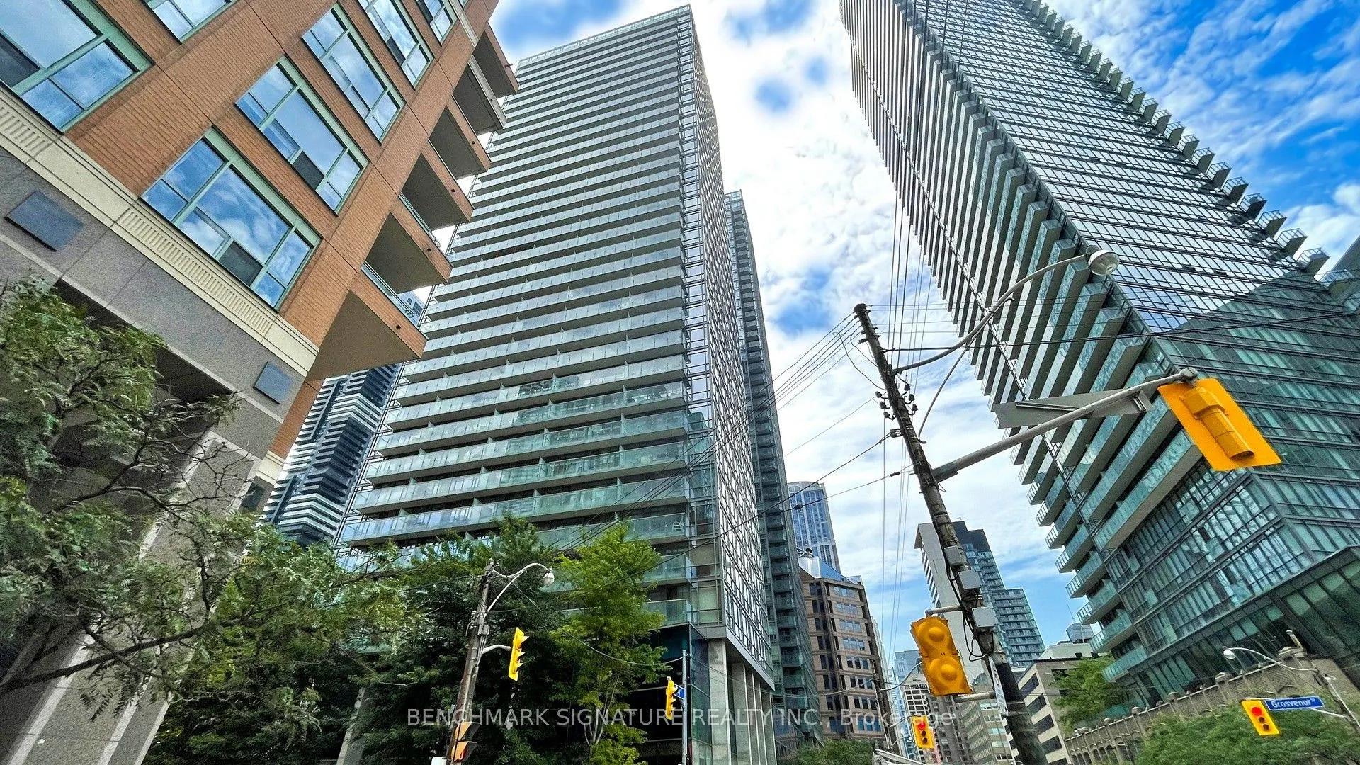 37 Grosvenor Street, #1104