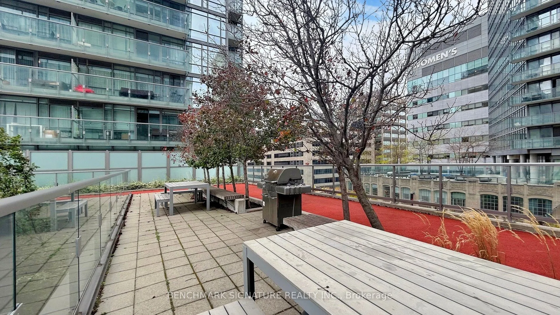 37 Grosvenor Street, #1104