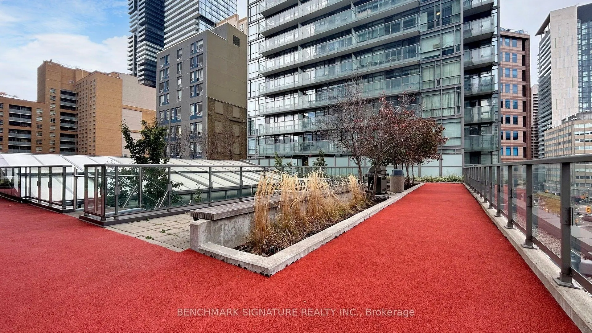 37 Grosvenor Street, #1104