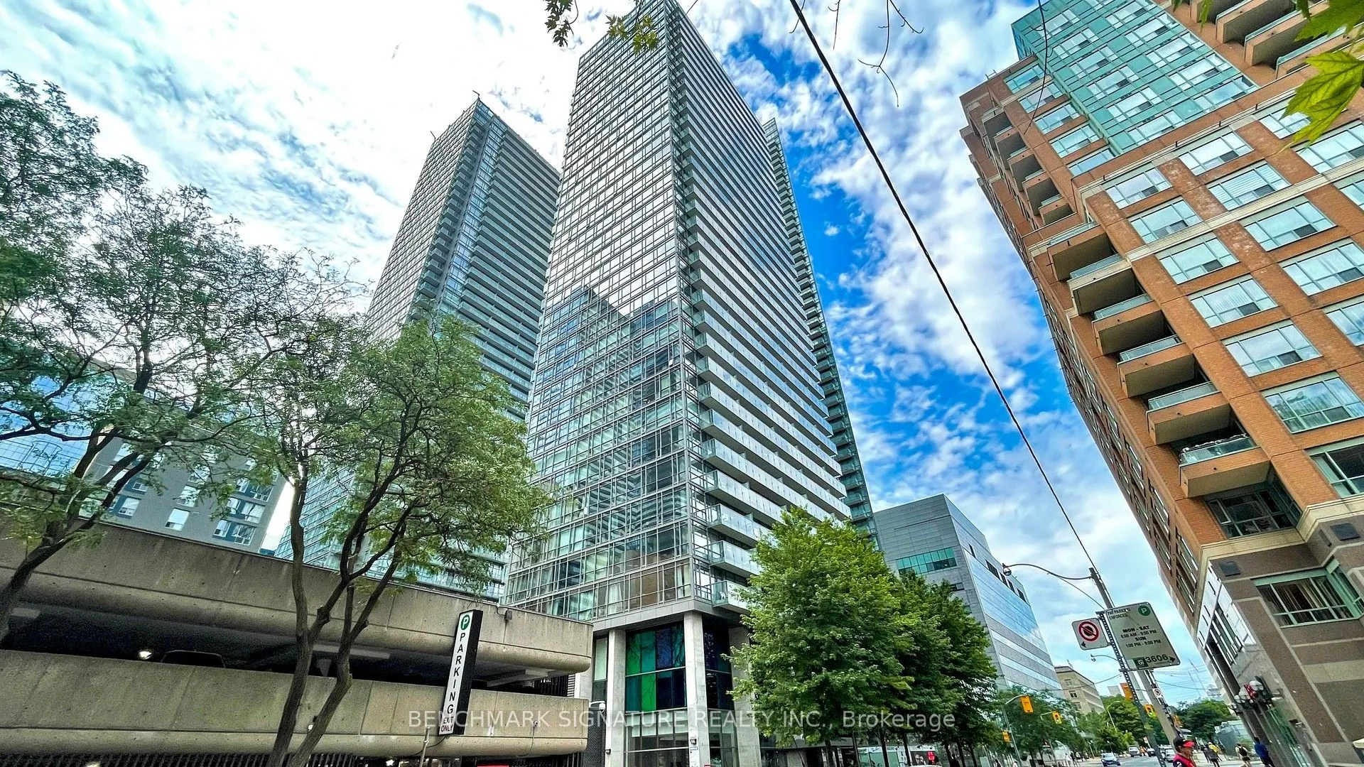 37 Grosvenor Street, #1104