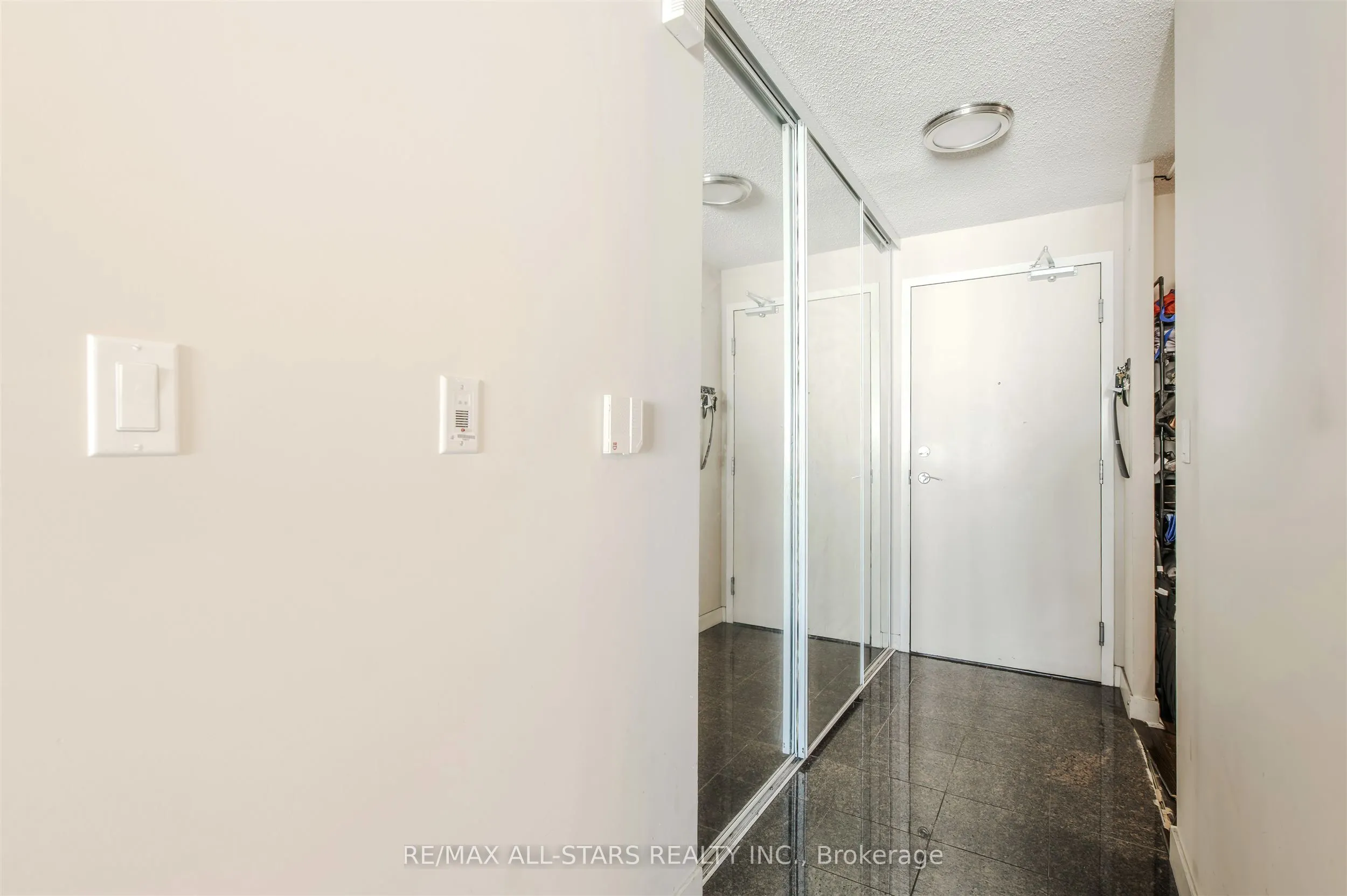 81 Navy Wharf Court, #3101