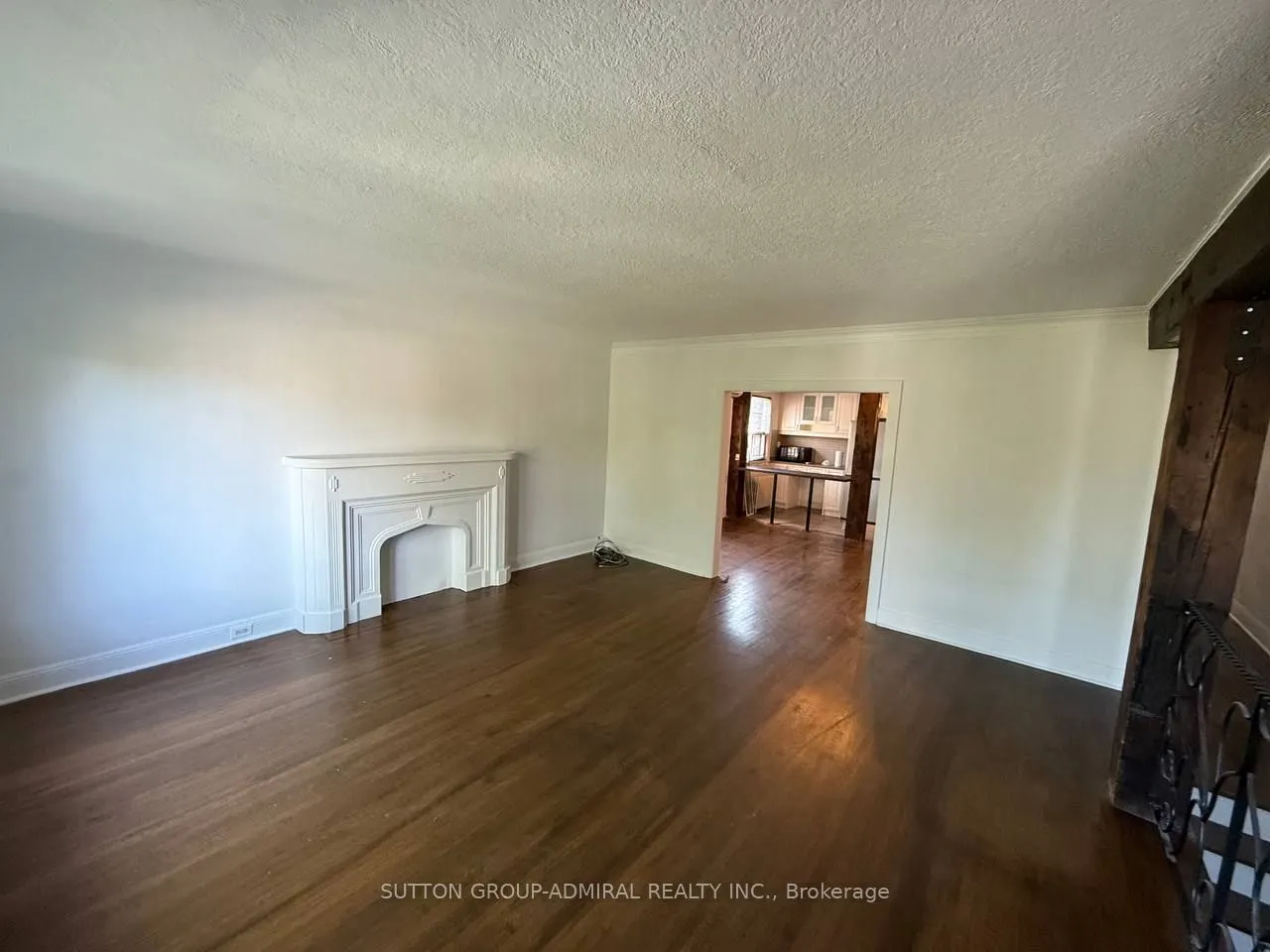 976 Avenue Road, ##Upper