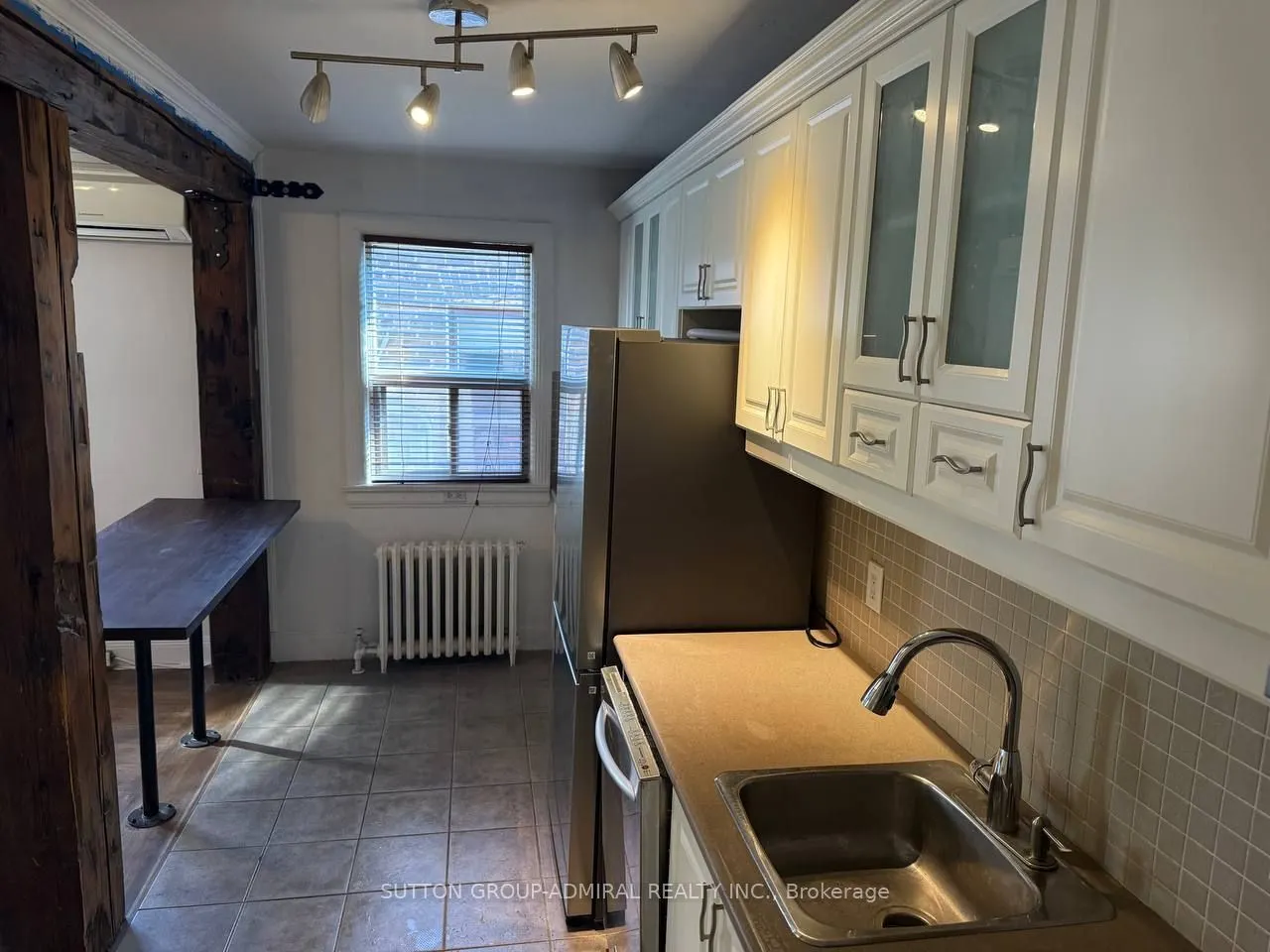 976 Avenue Road, ##Upper