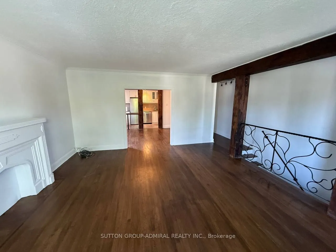 976 Avenue Road, ##Upper