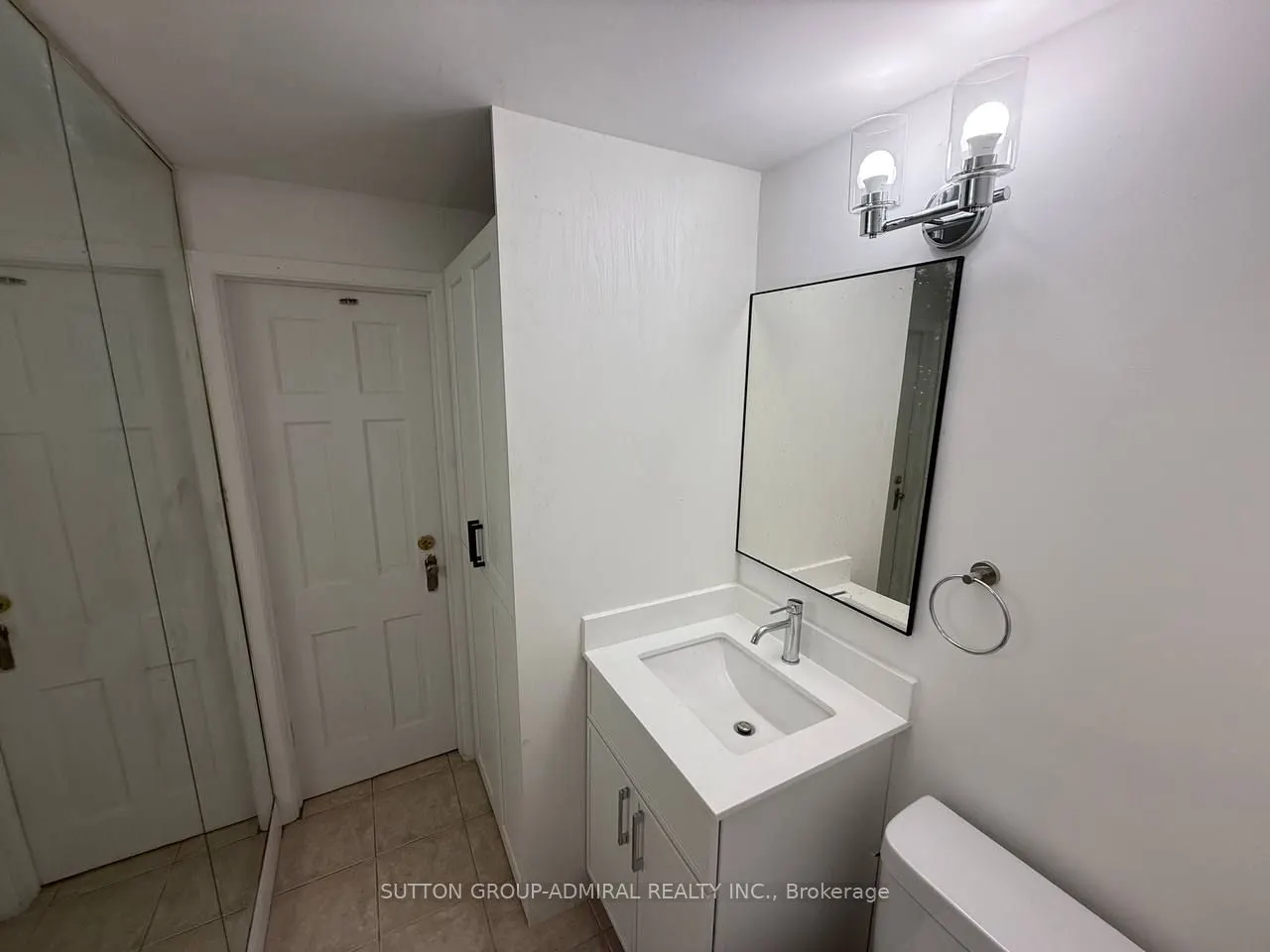 976 Avenue Road, ##Upper