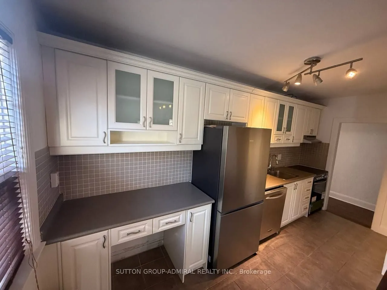 976 Avenue Road, ##Upper