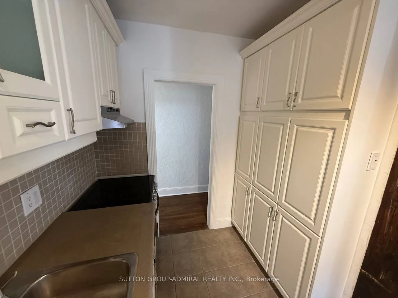 976 Avenue Road, ##Upper