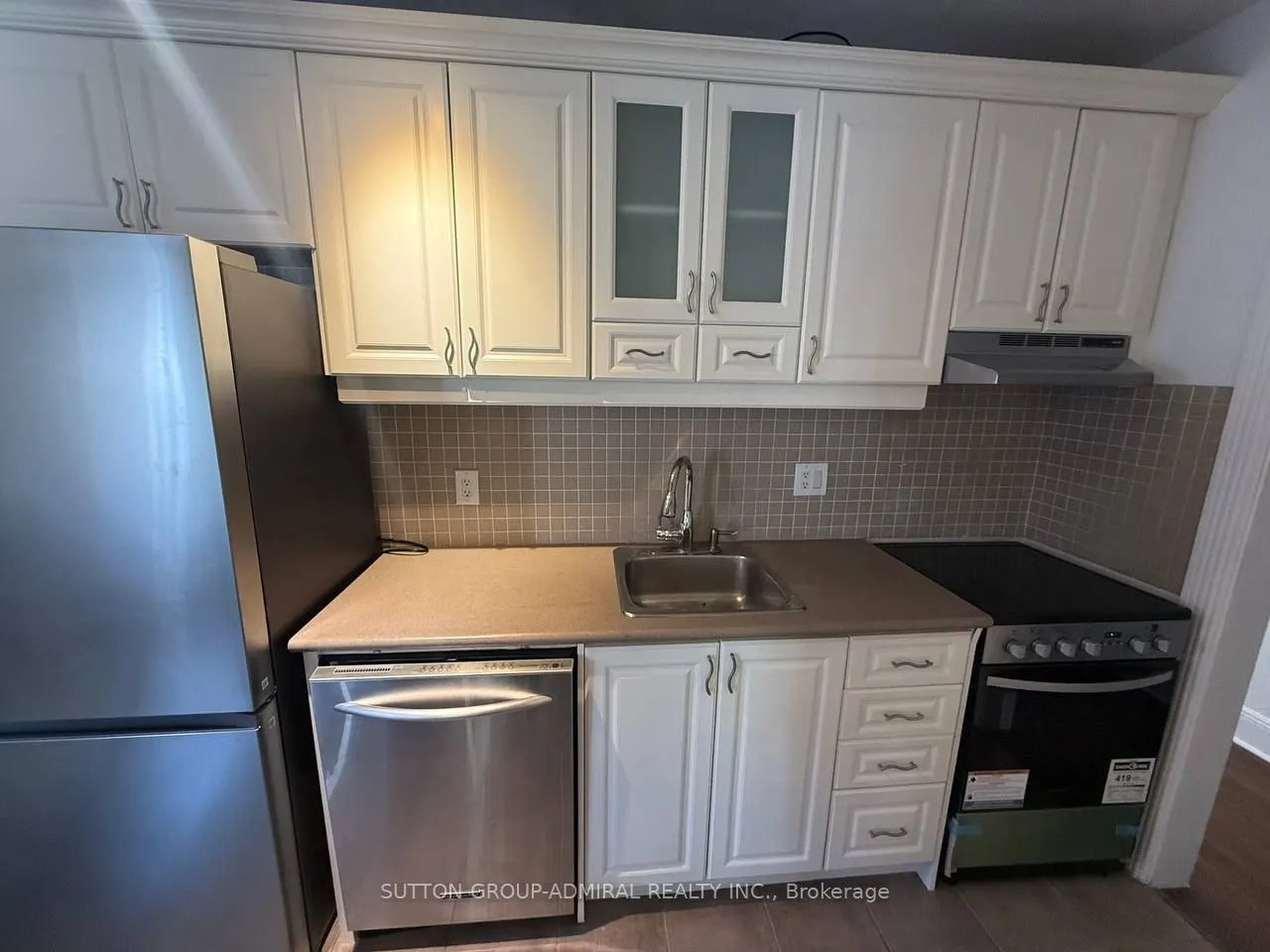 976 Avenue Road, ##Upper