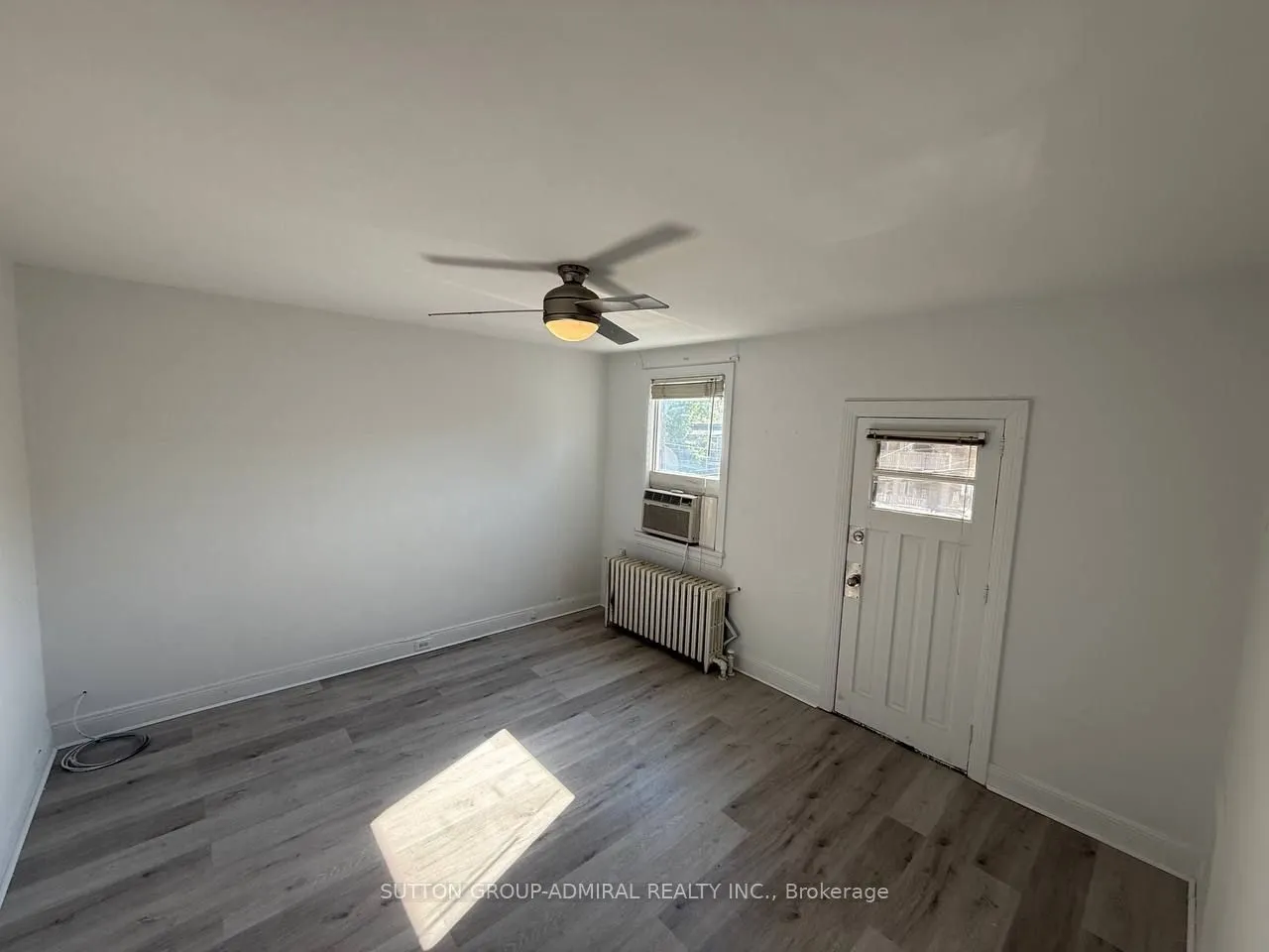 976 Avenue Road, ##Main