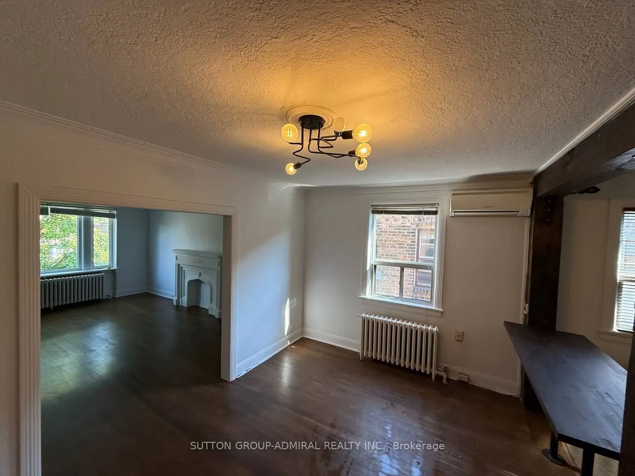 976 Avenue Road, ##Main