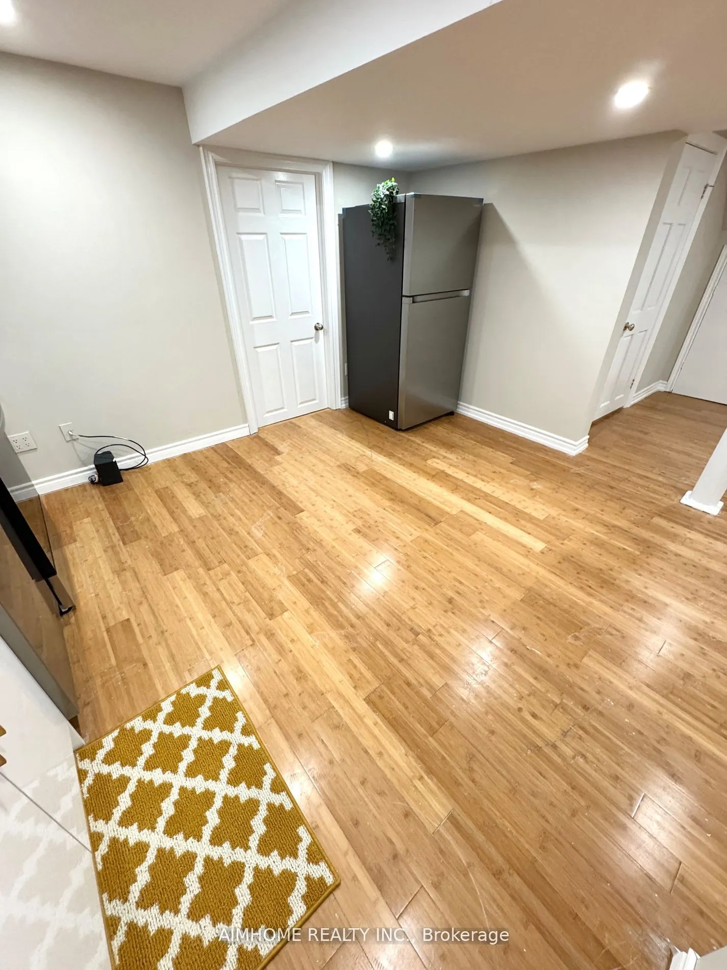 5 Cloebury Court, #(Lower)