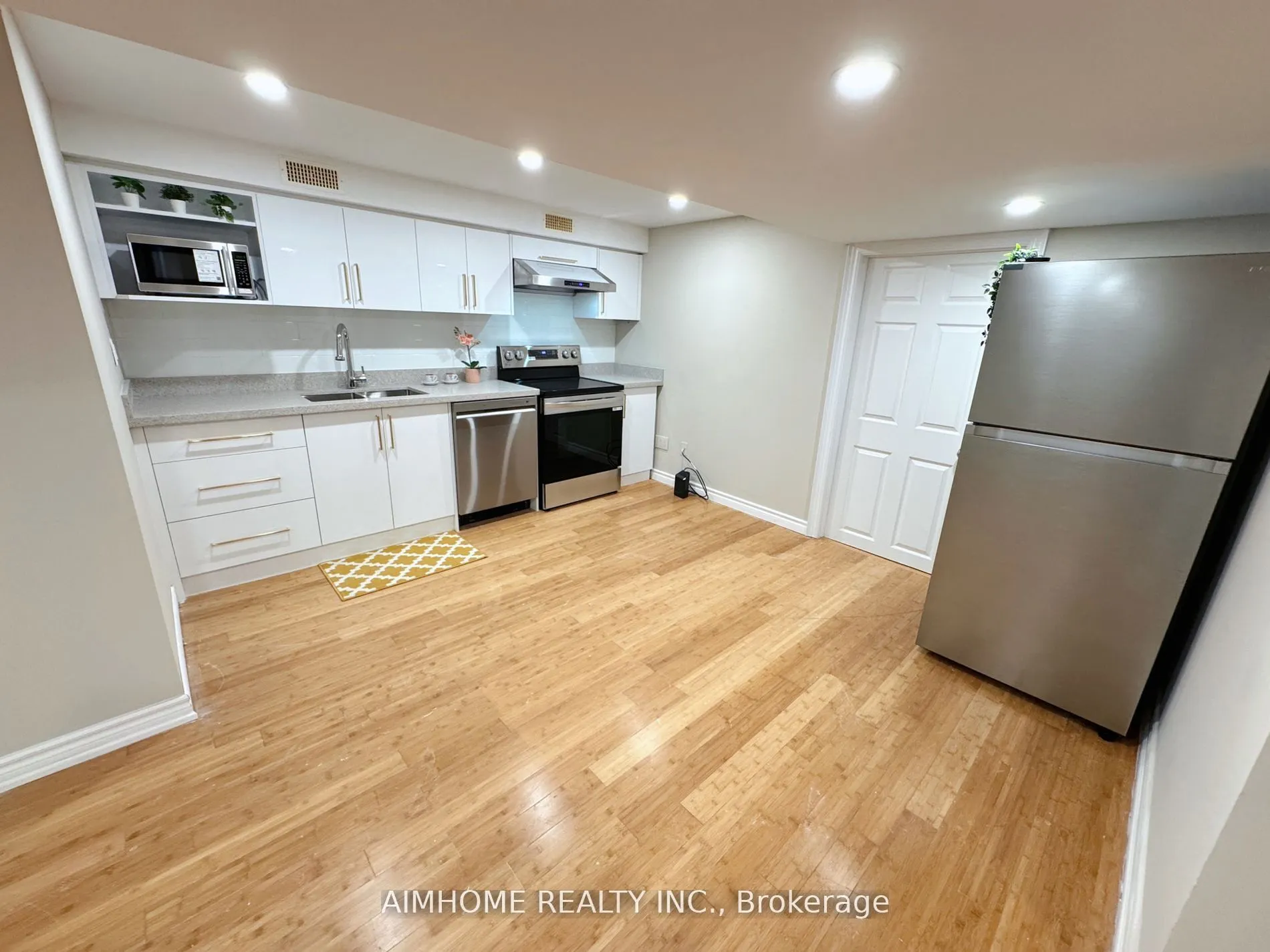 5 Cloebury Court, #(Lower)