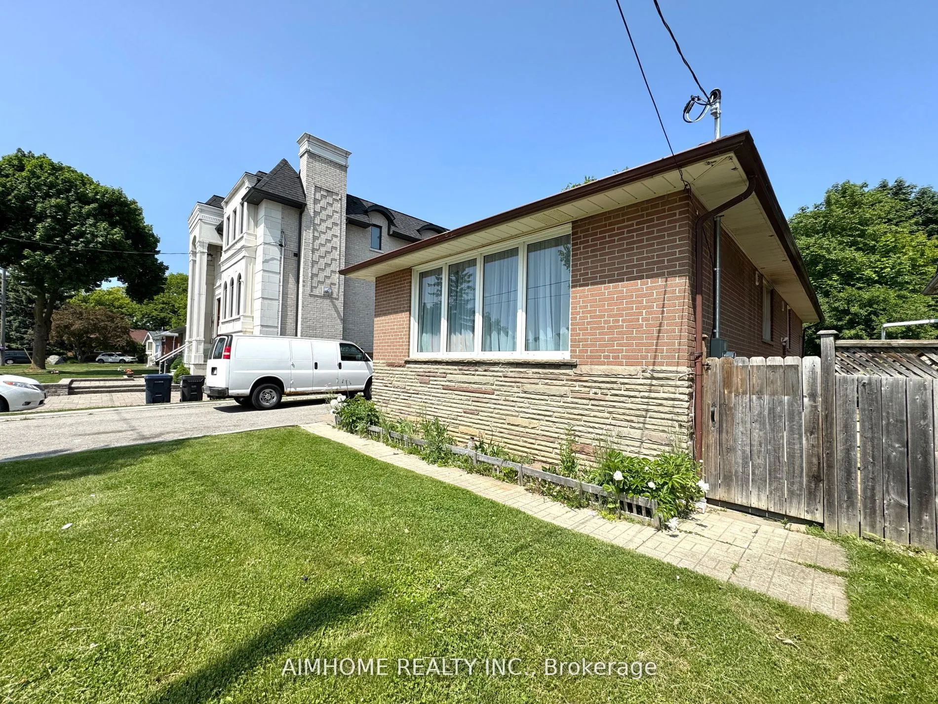 5 Cloebury Court, #(Lower)