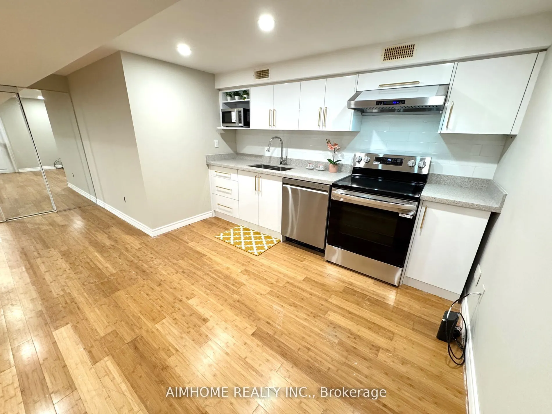 5 Cloebury Court, #(Lower)