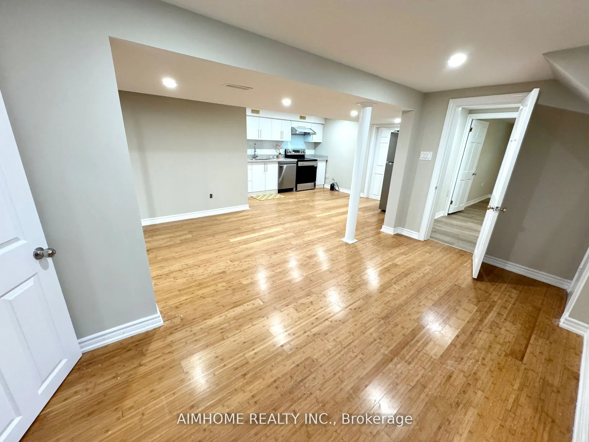 5 Cloebury Court, #(Lower)