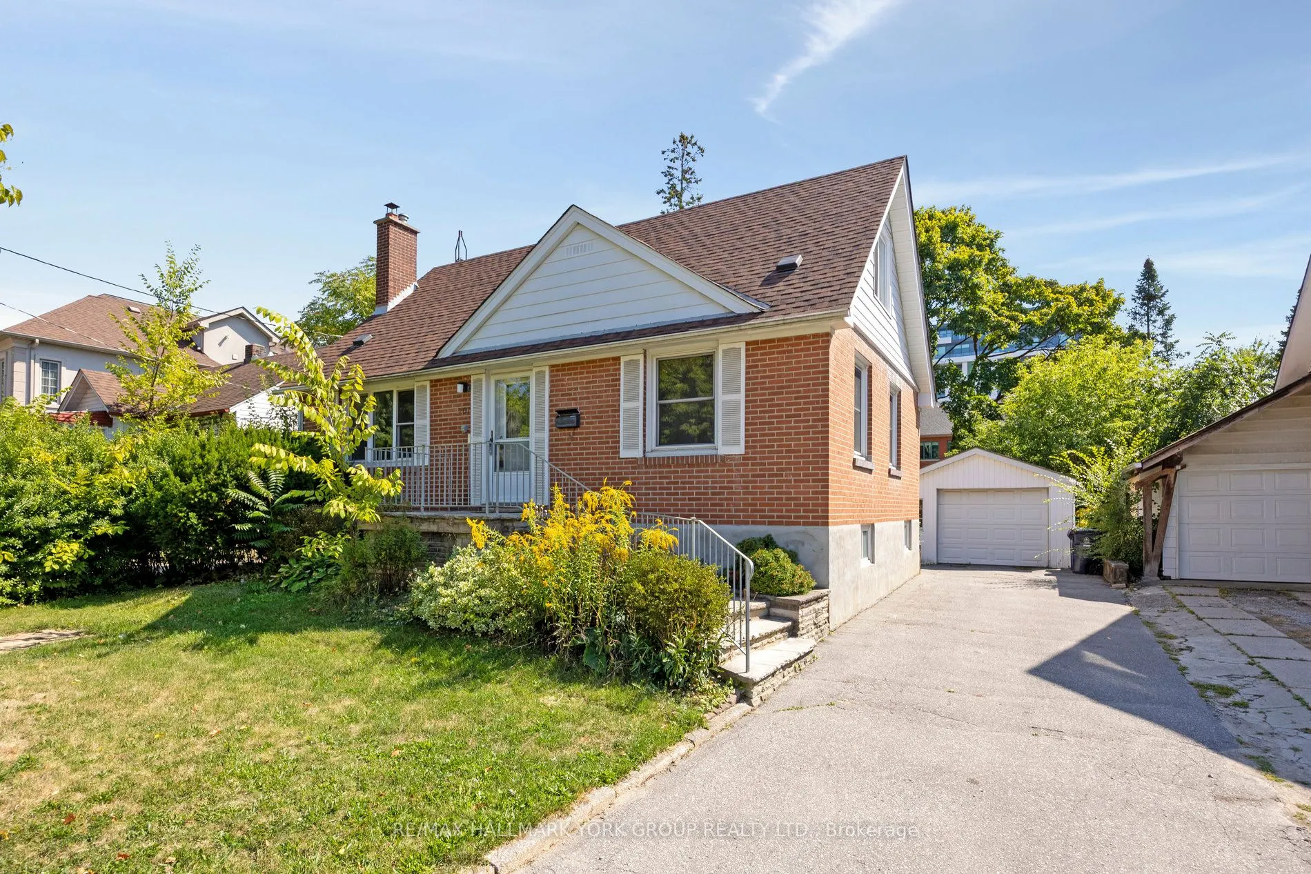 207 Maplehurst Avenue