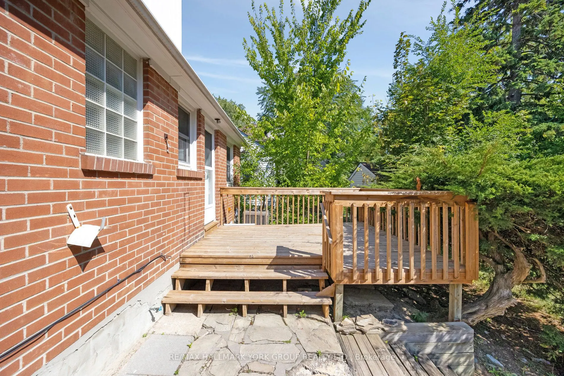 207 Maplehurst Avenue