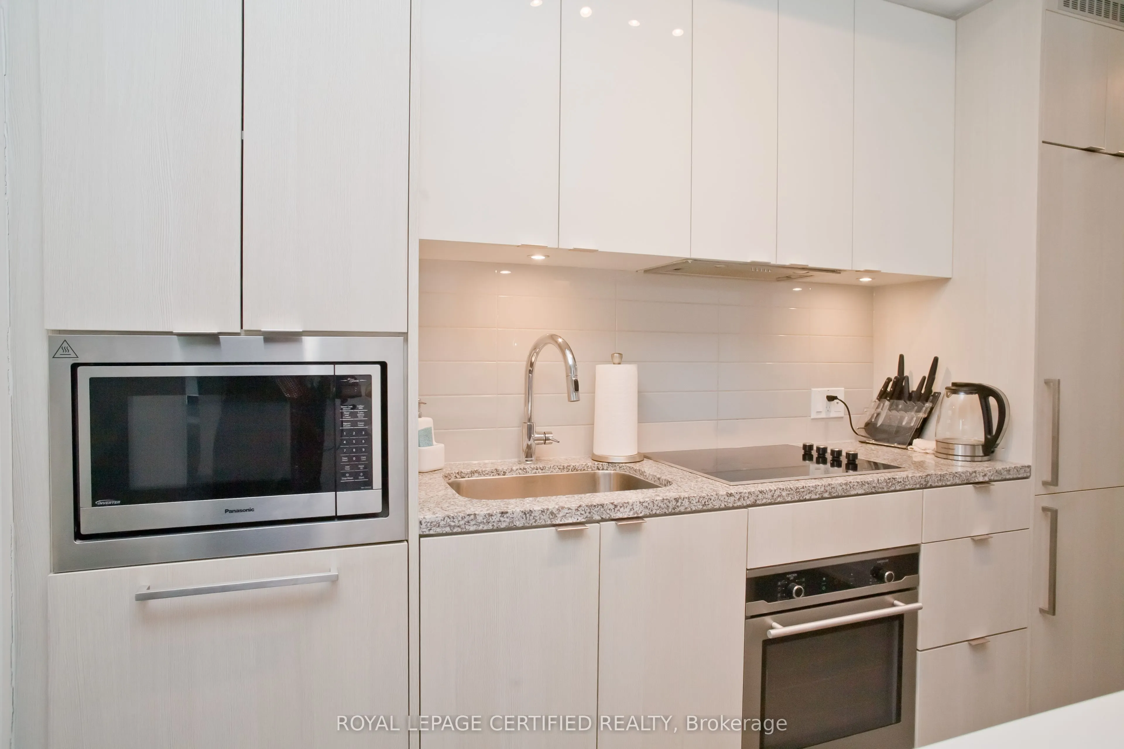 125 Blue Jays Way, #1905