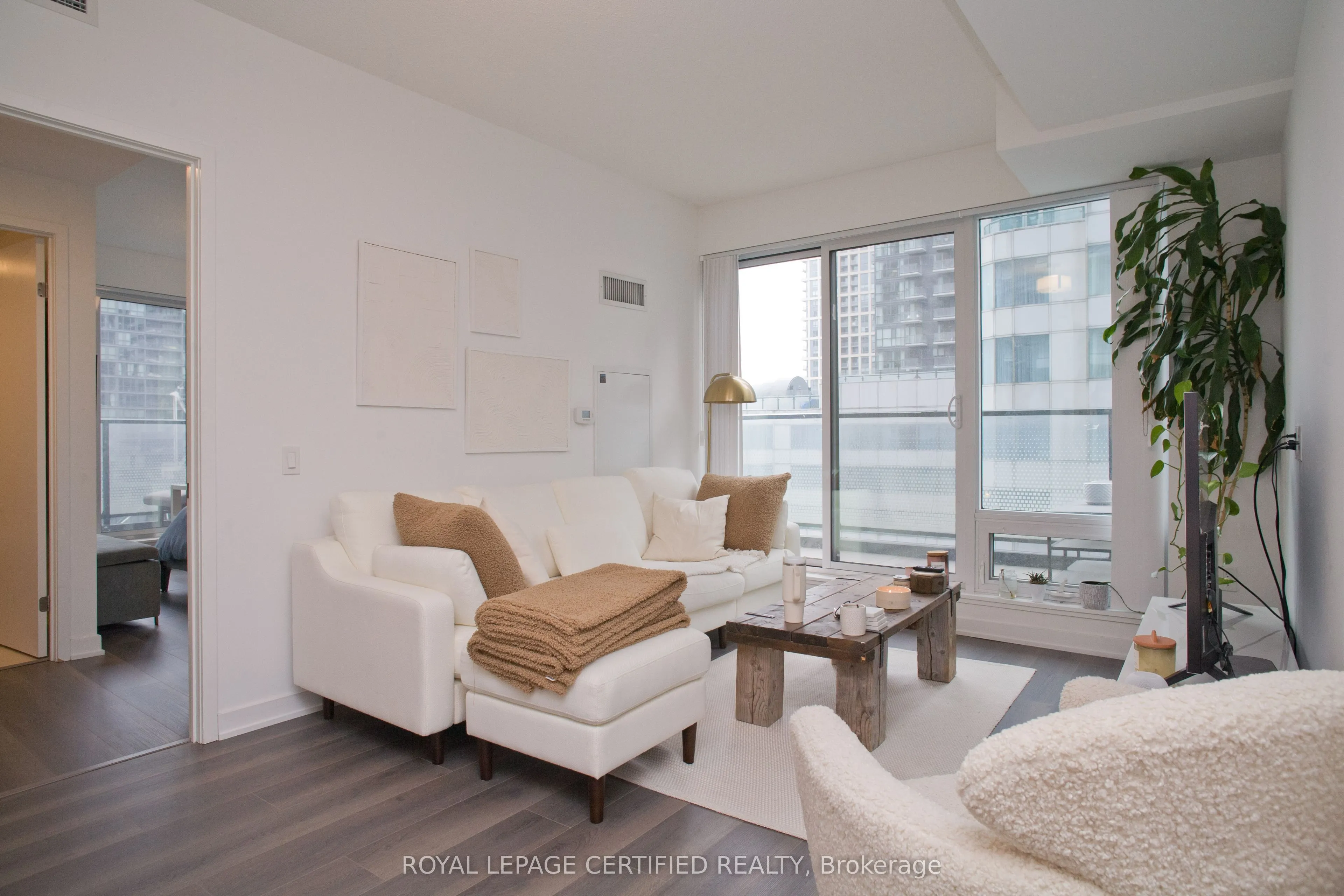 125 Blue Jays Way, #1905