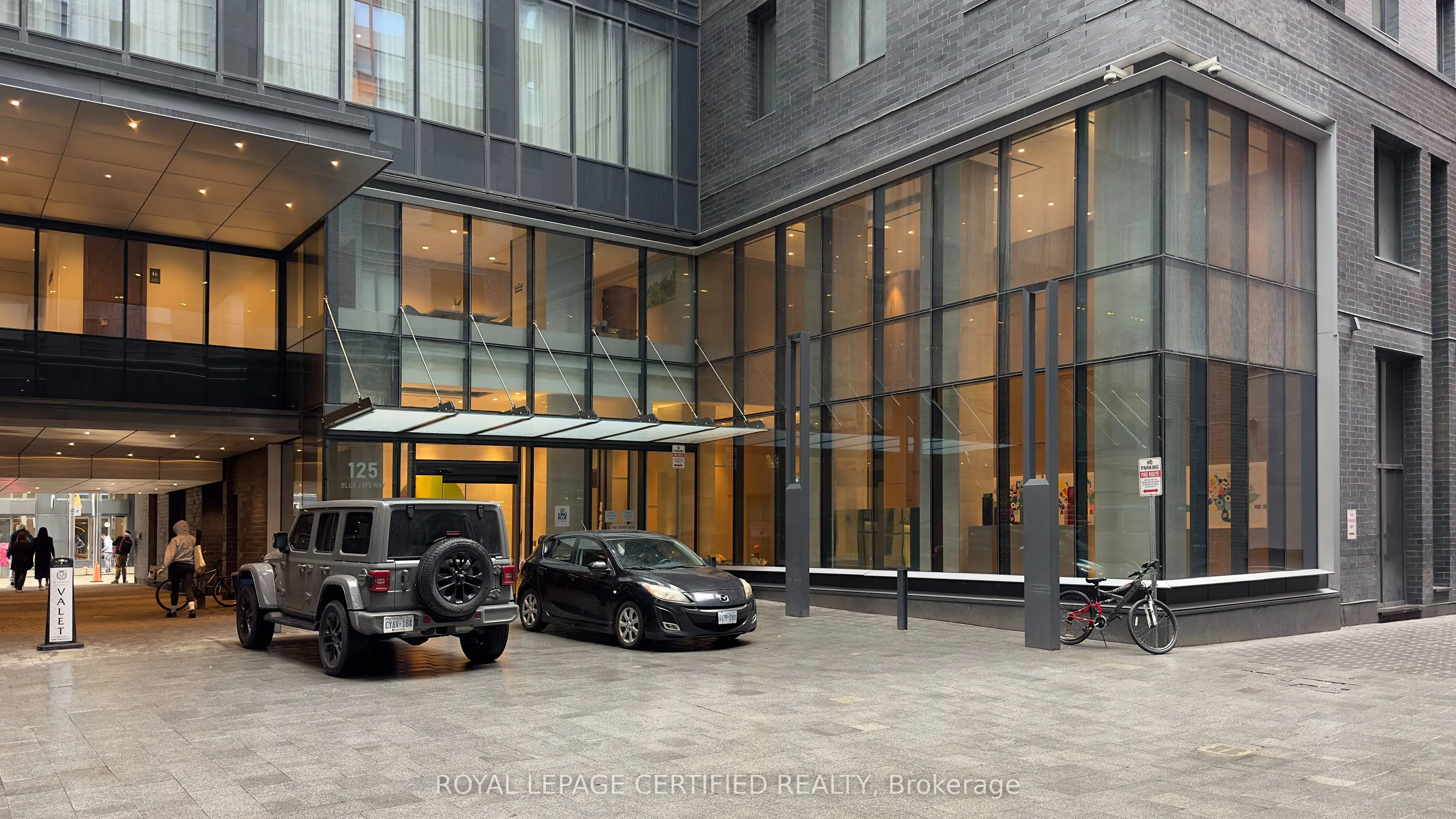 125 Blue Jays Way, #1905