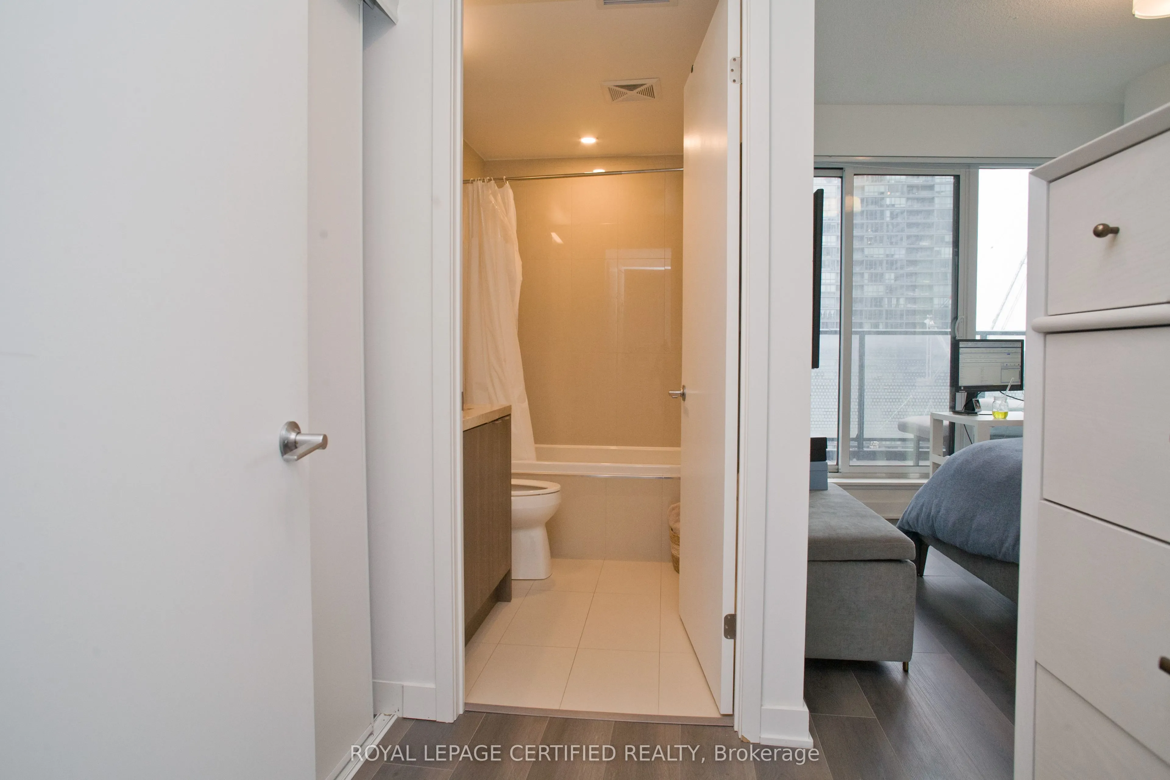 125 Blue Jays Way, #1905