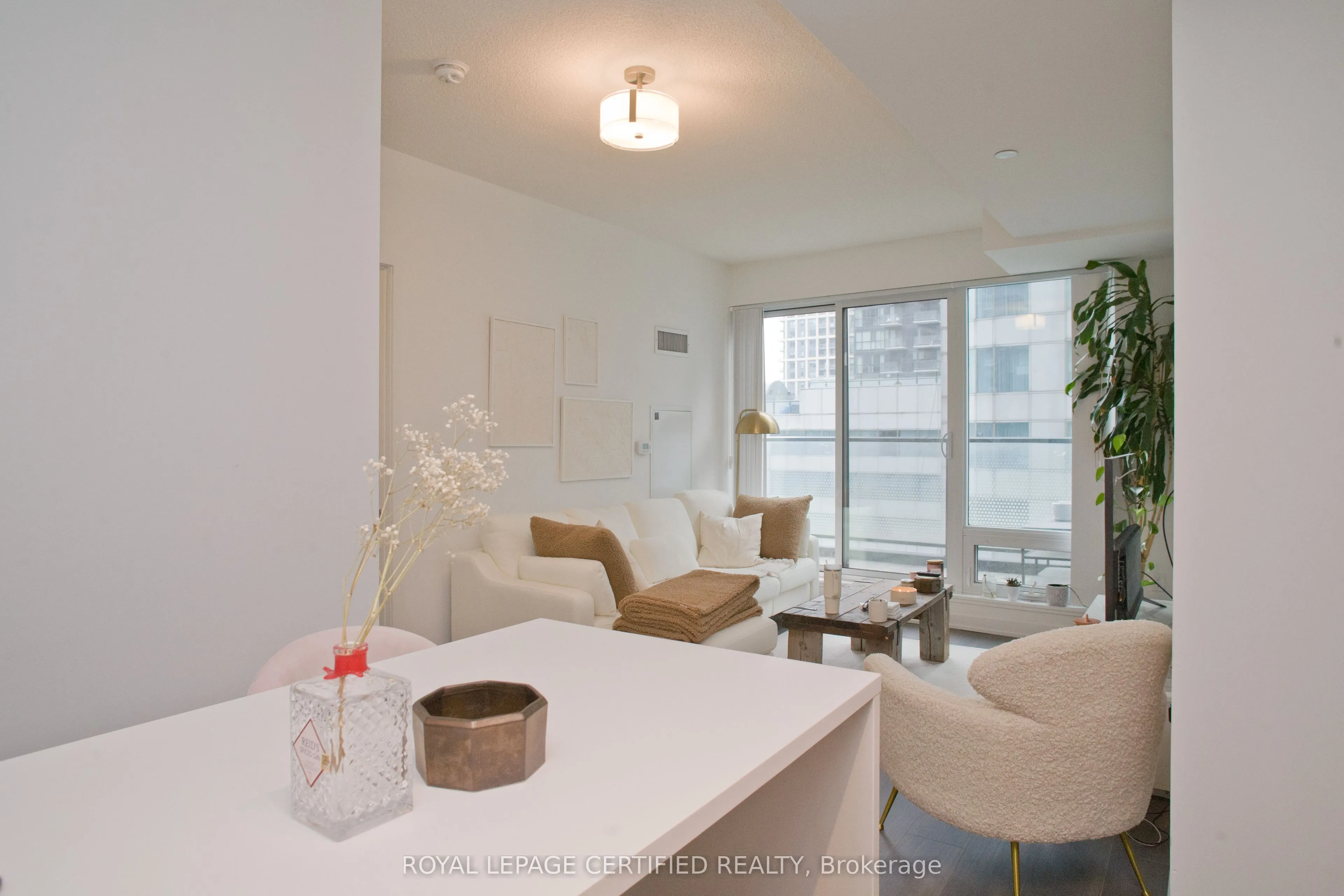 125 Blue Jays Way, #1905