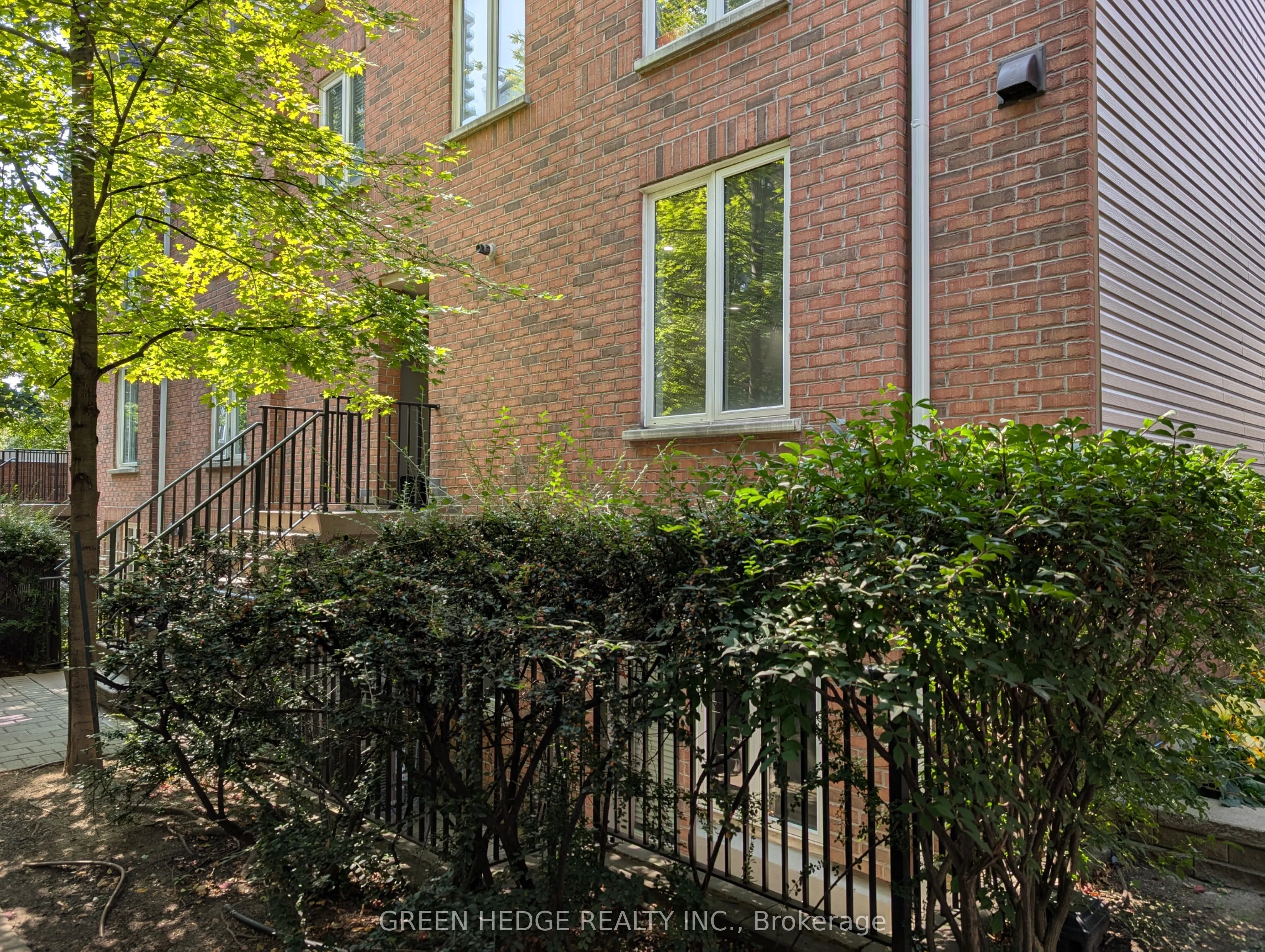 12 Douro Street, #418
