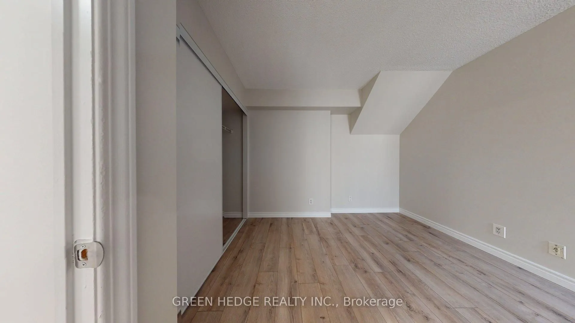 12 Douro Street, #418
