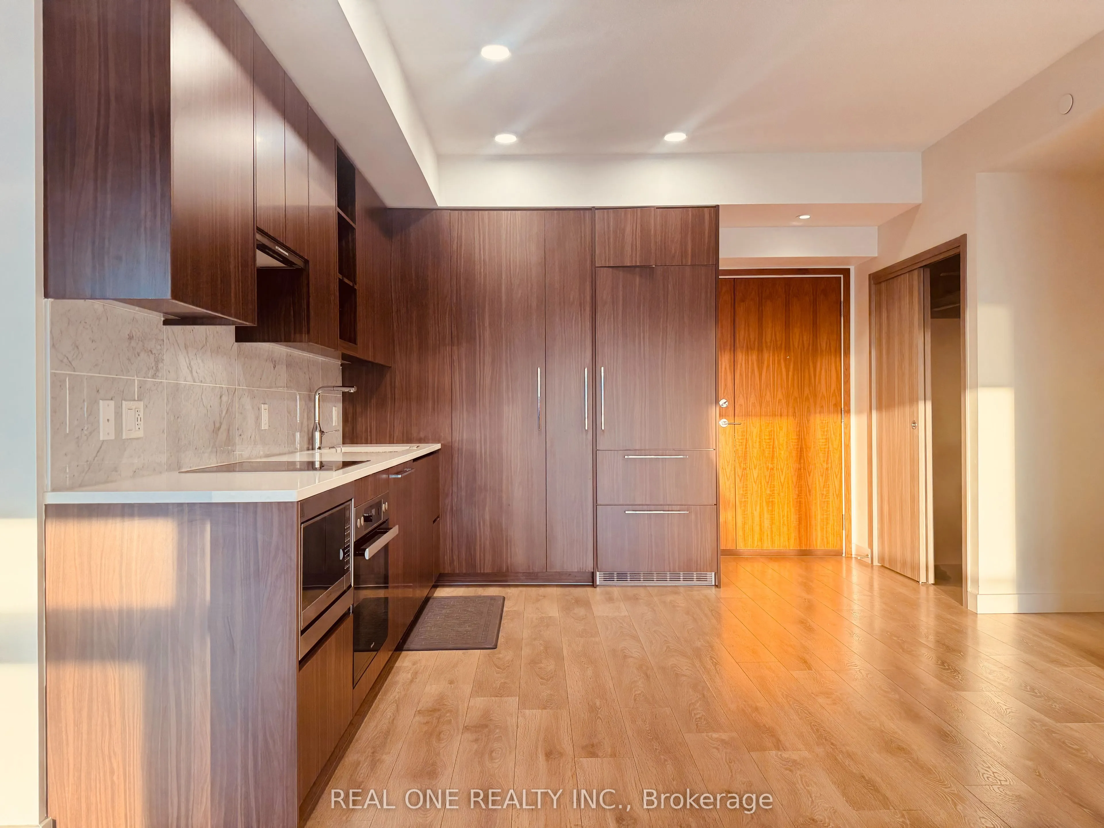 95 Mcmahon Drive, #3206