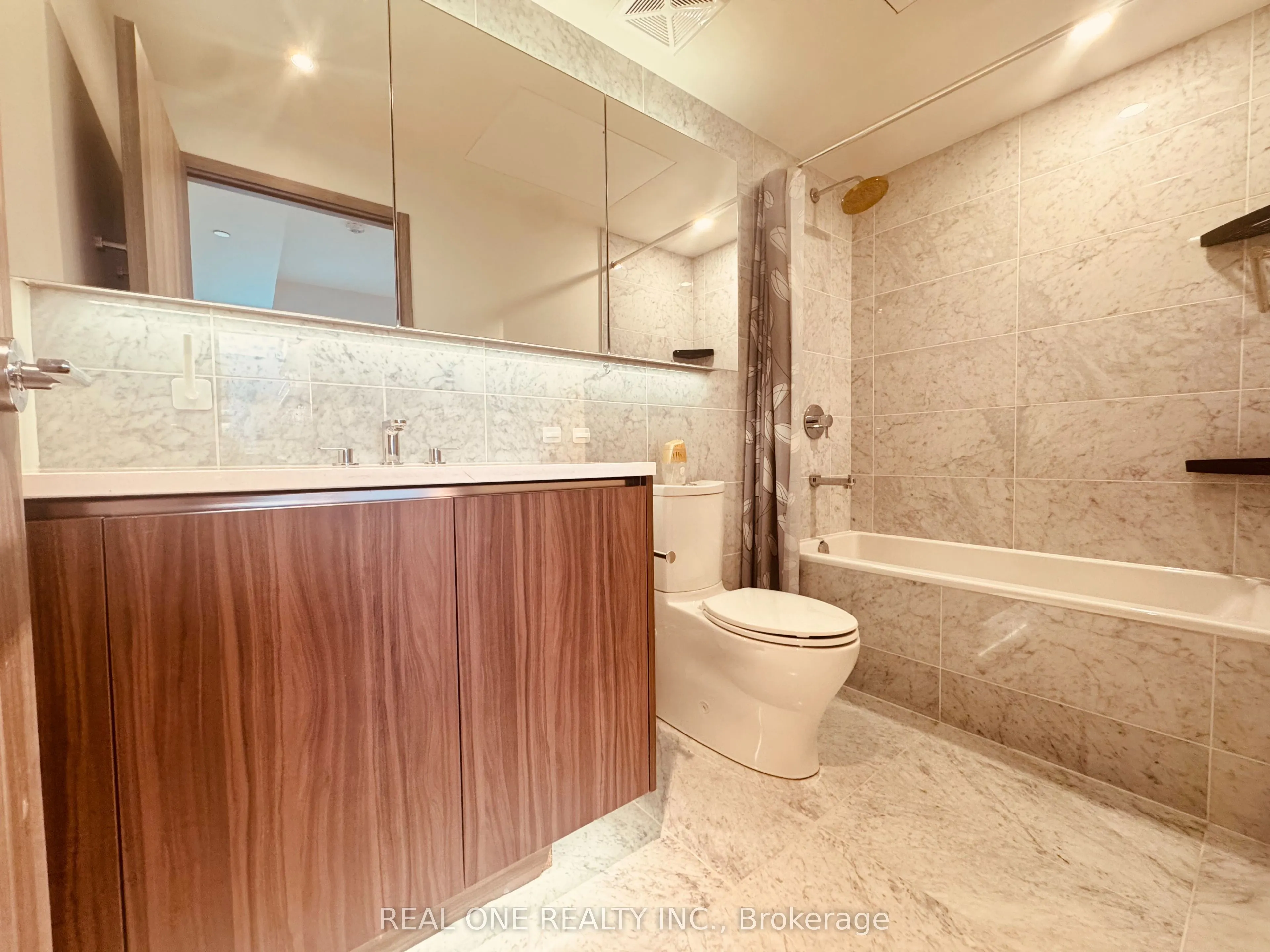 95 Mcmahon Drive, #3206
