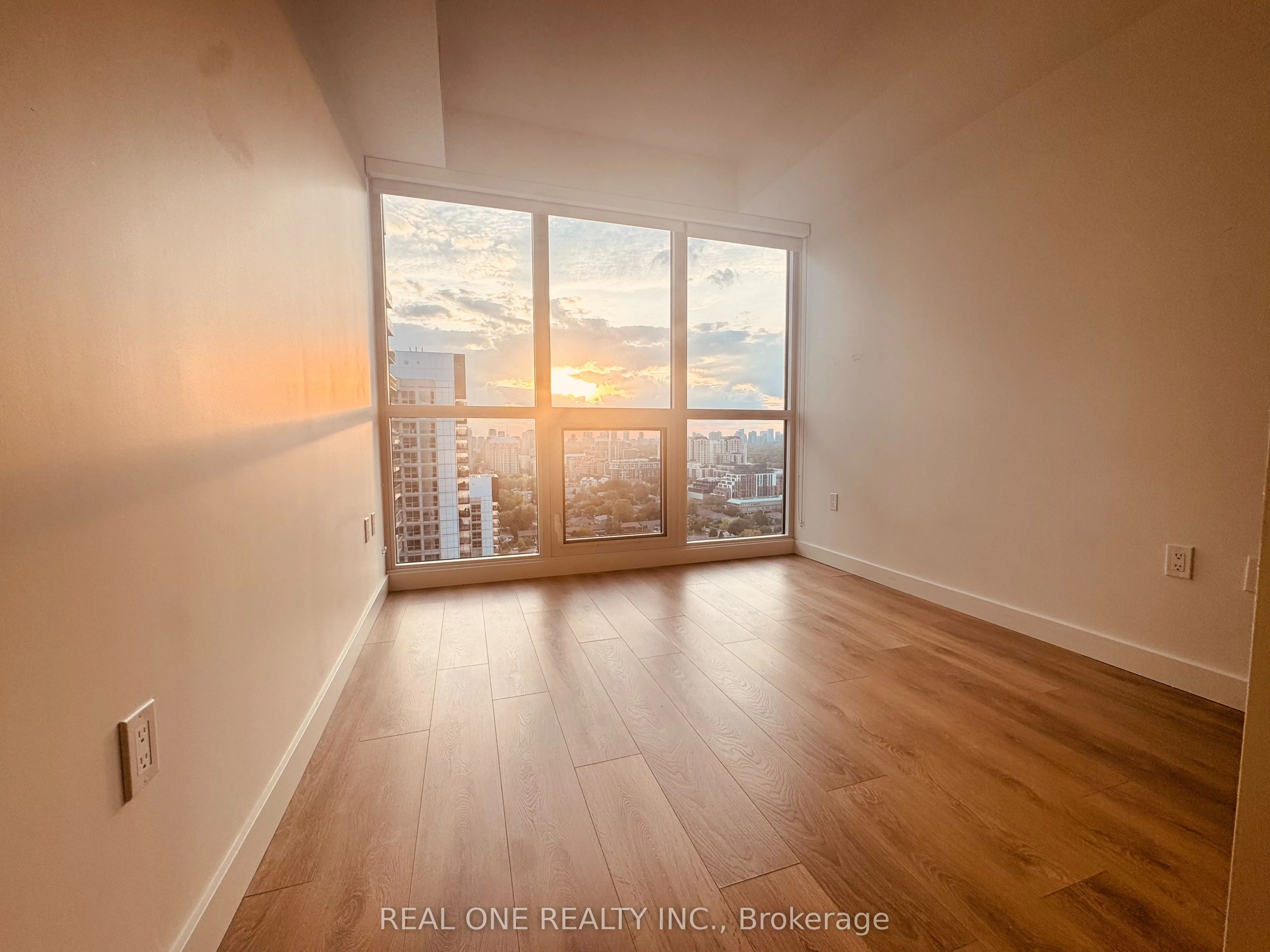 95 Mcmahon Drive, #3206