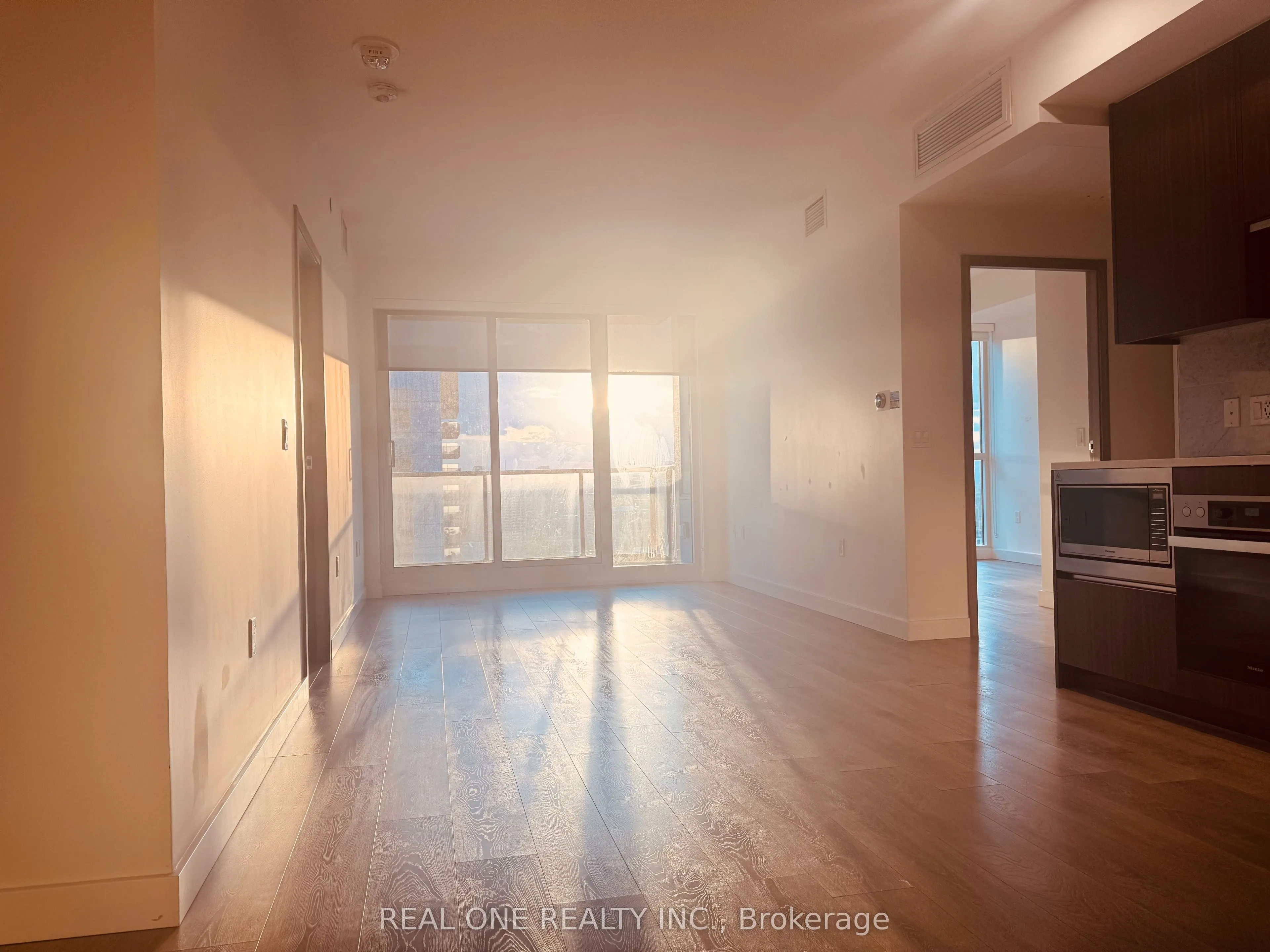 95 Mcmahon Drive, #3206
