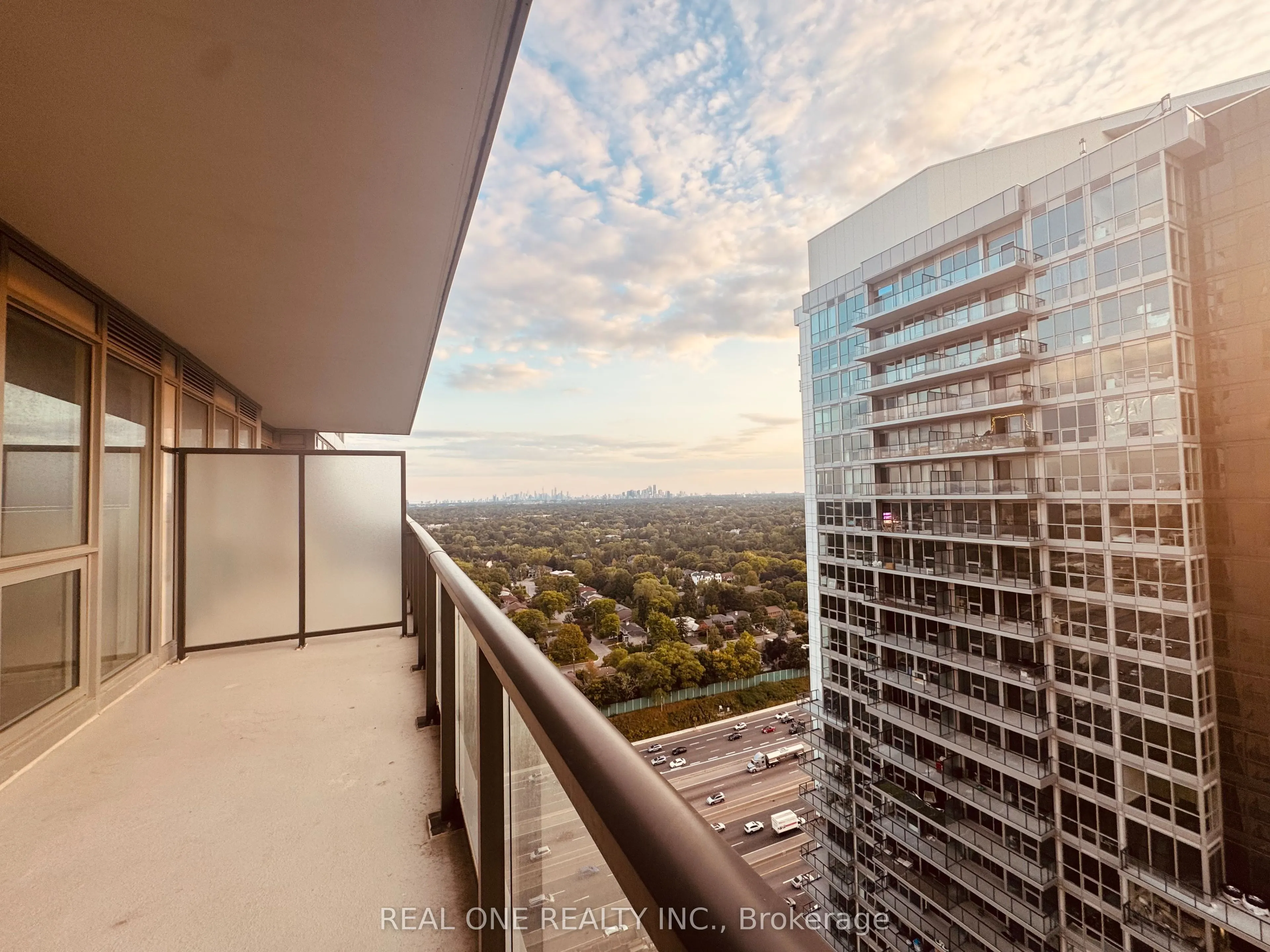 95 Mcmahon Drive, #3206