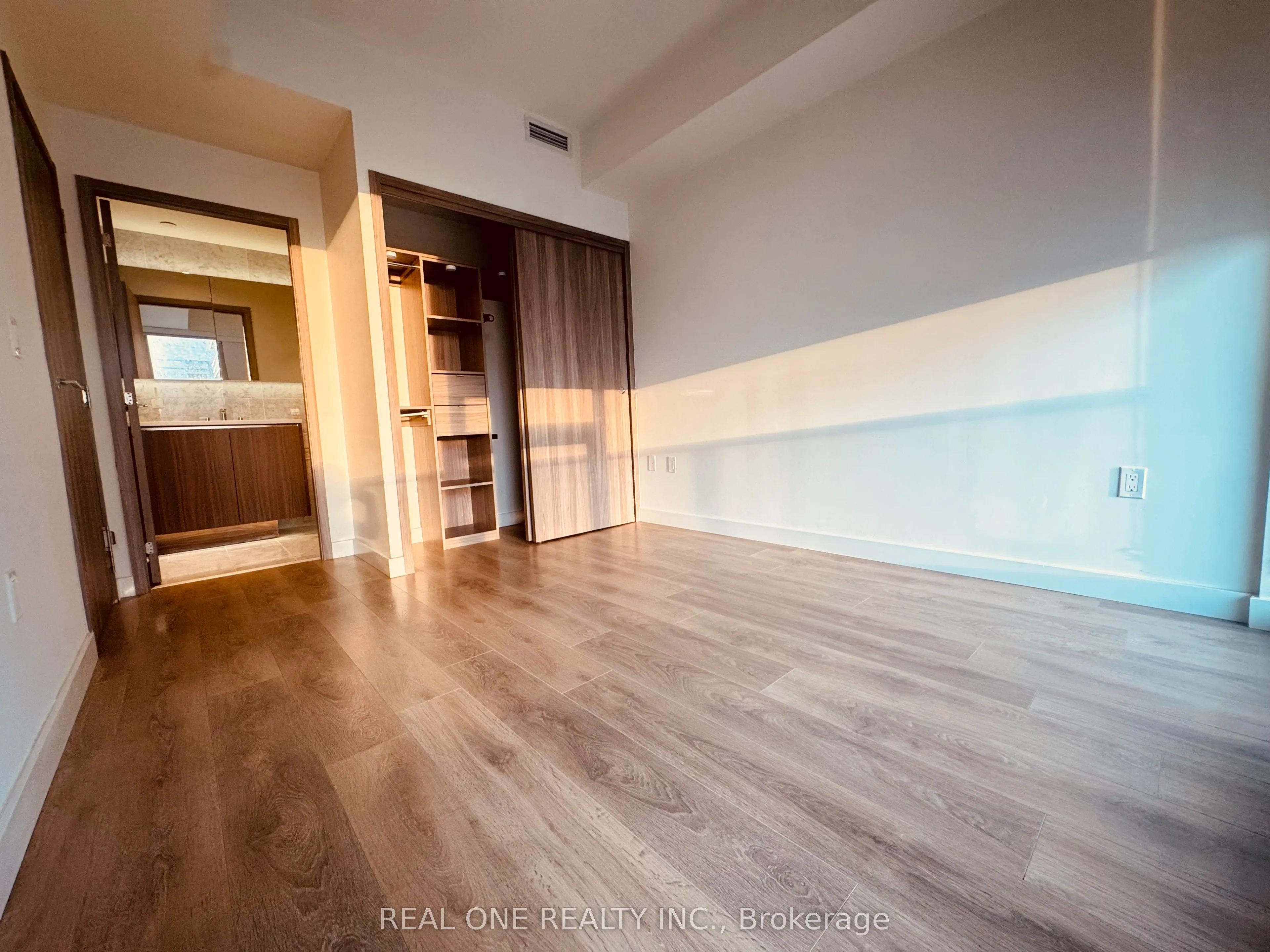 95 Mcmahon Drive, #3206