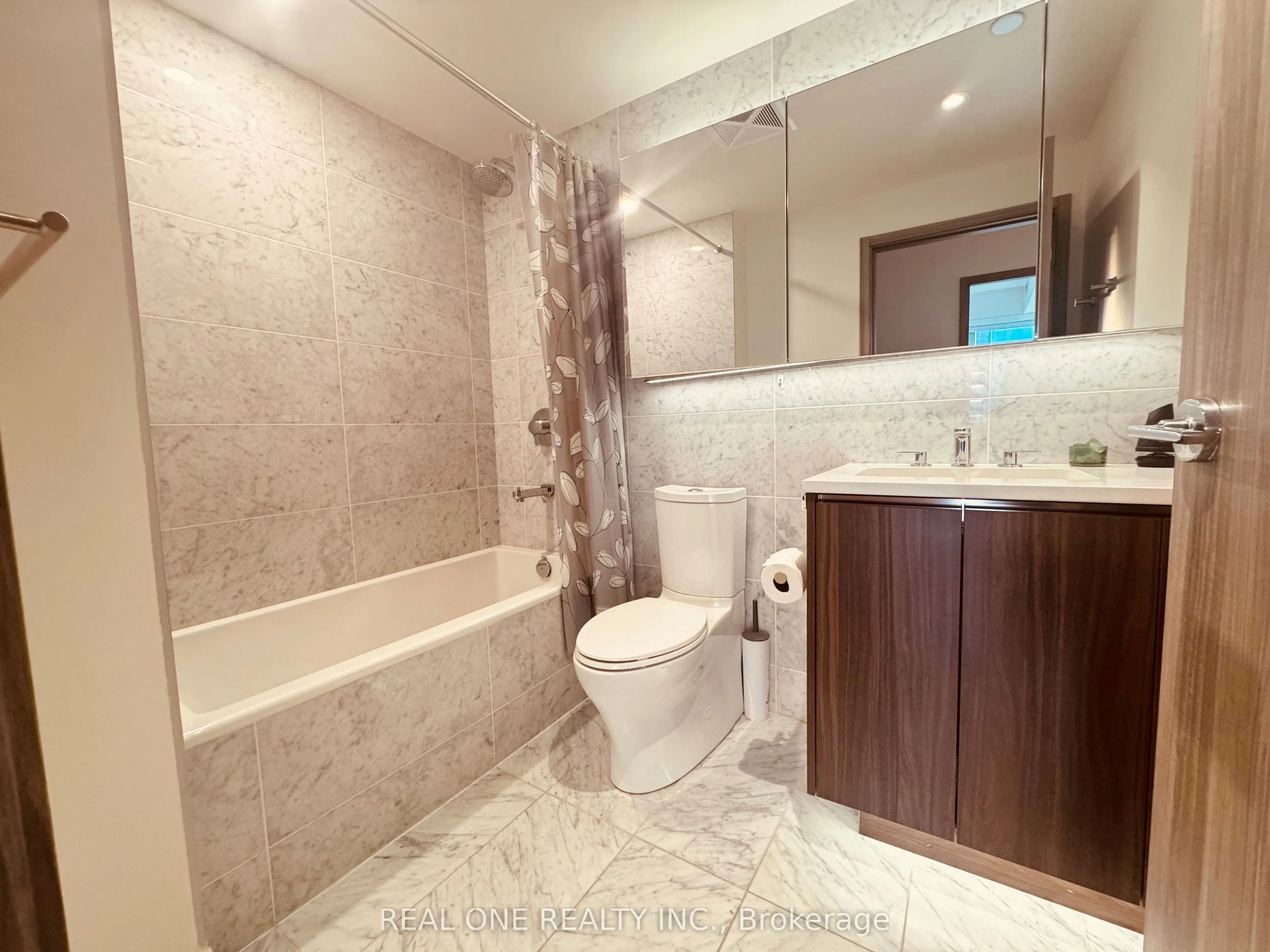 95 Mcmahon Drive, #3206