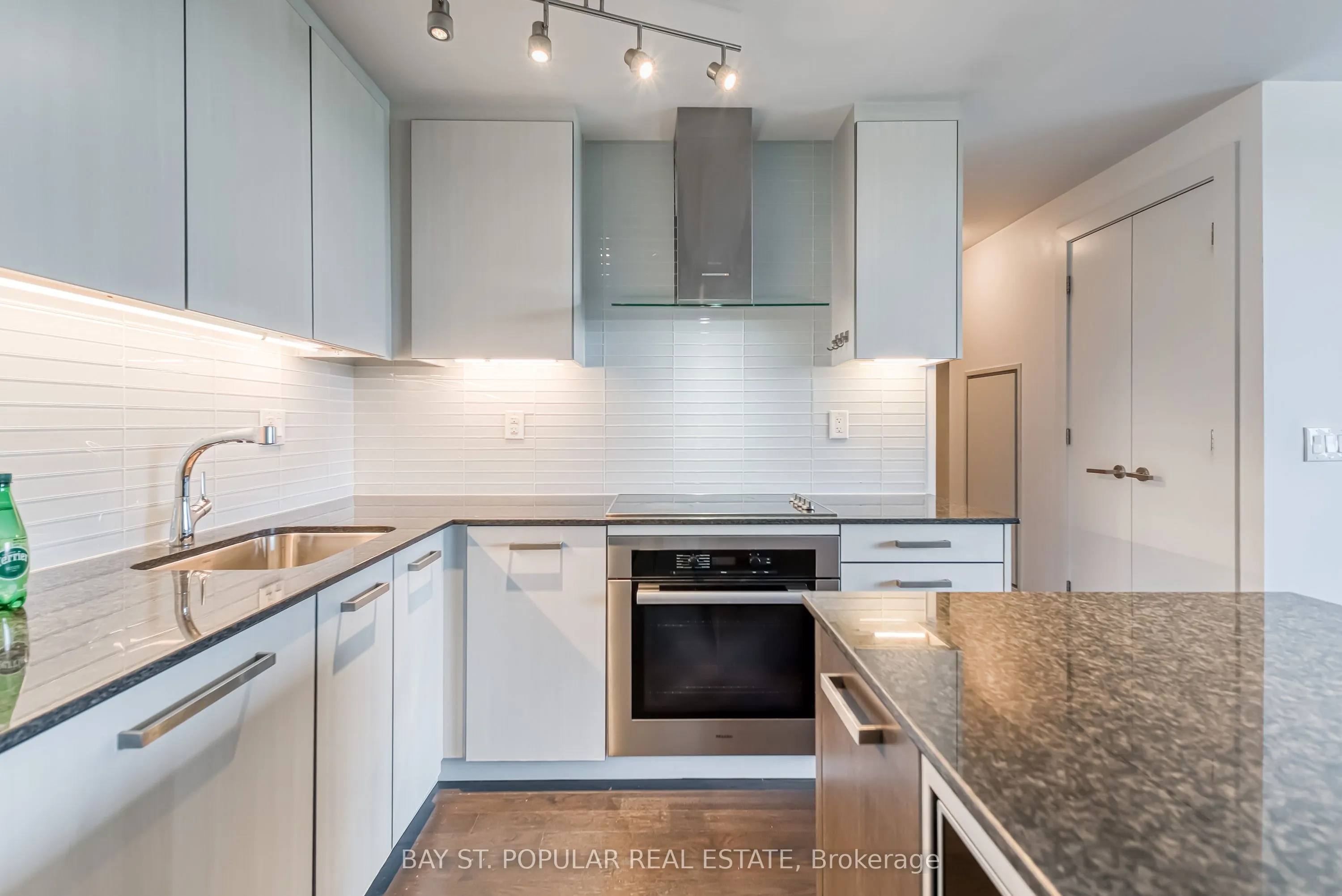 3018 Yonge Street, #803