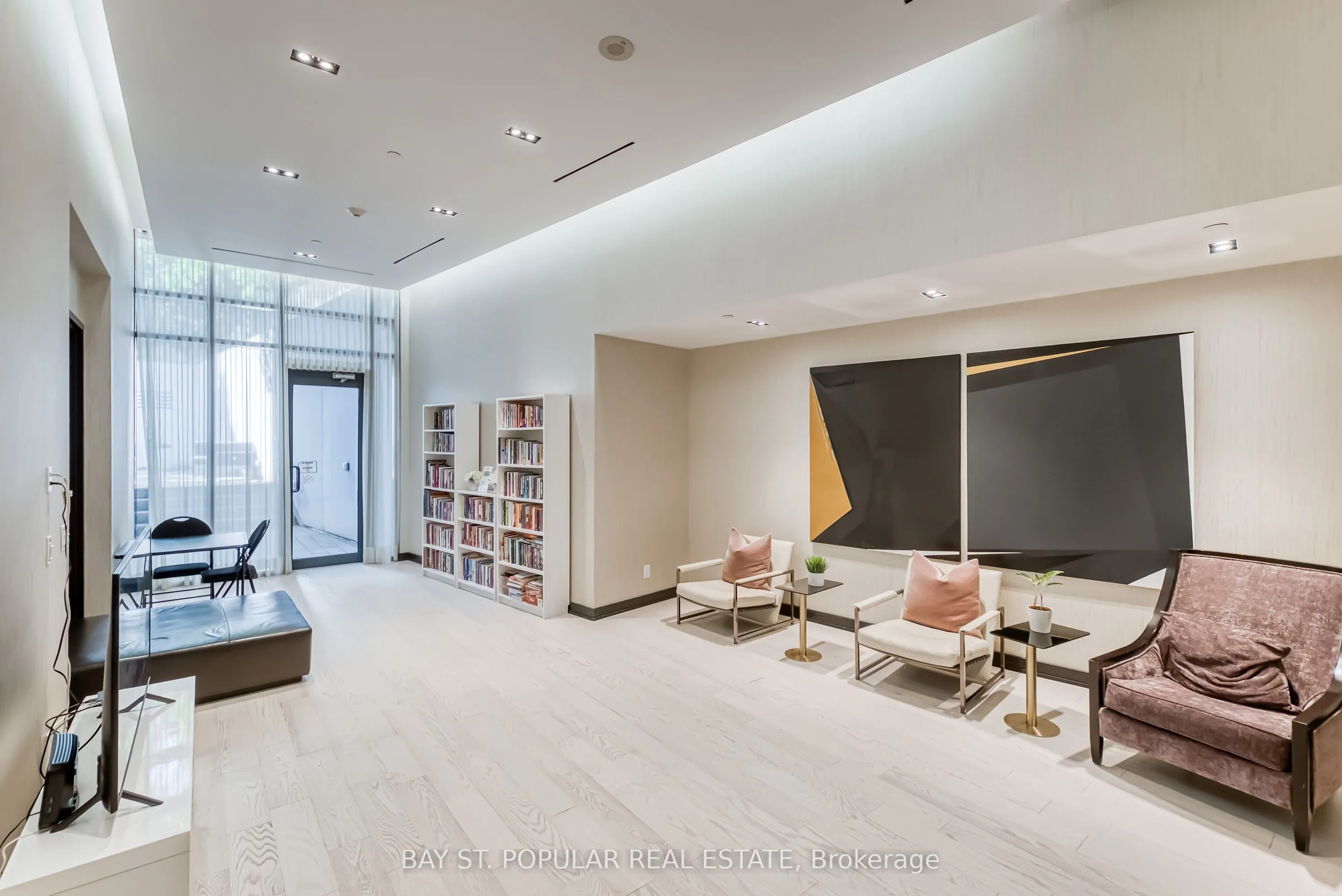 3018 Yonge Street, #803