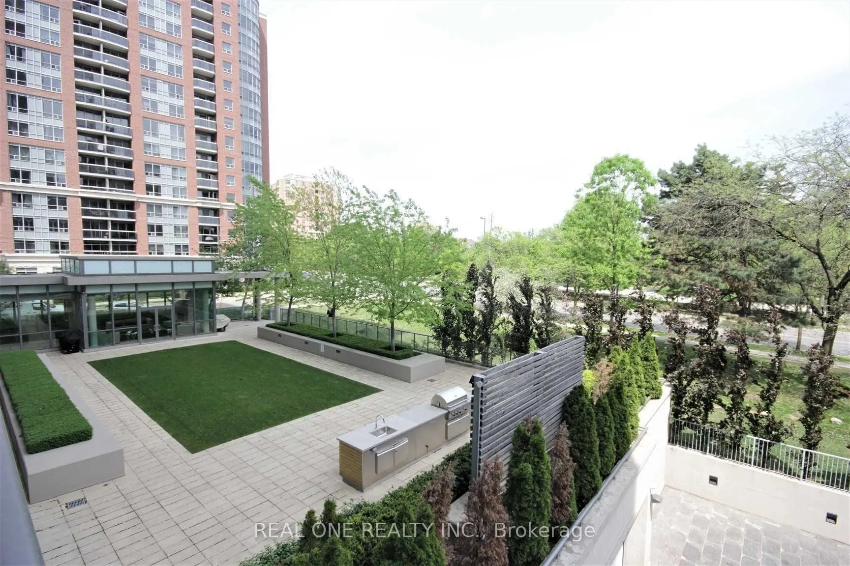 26 Norton Avenue, #307