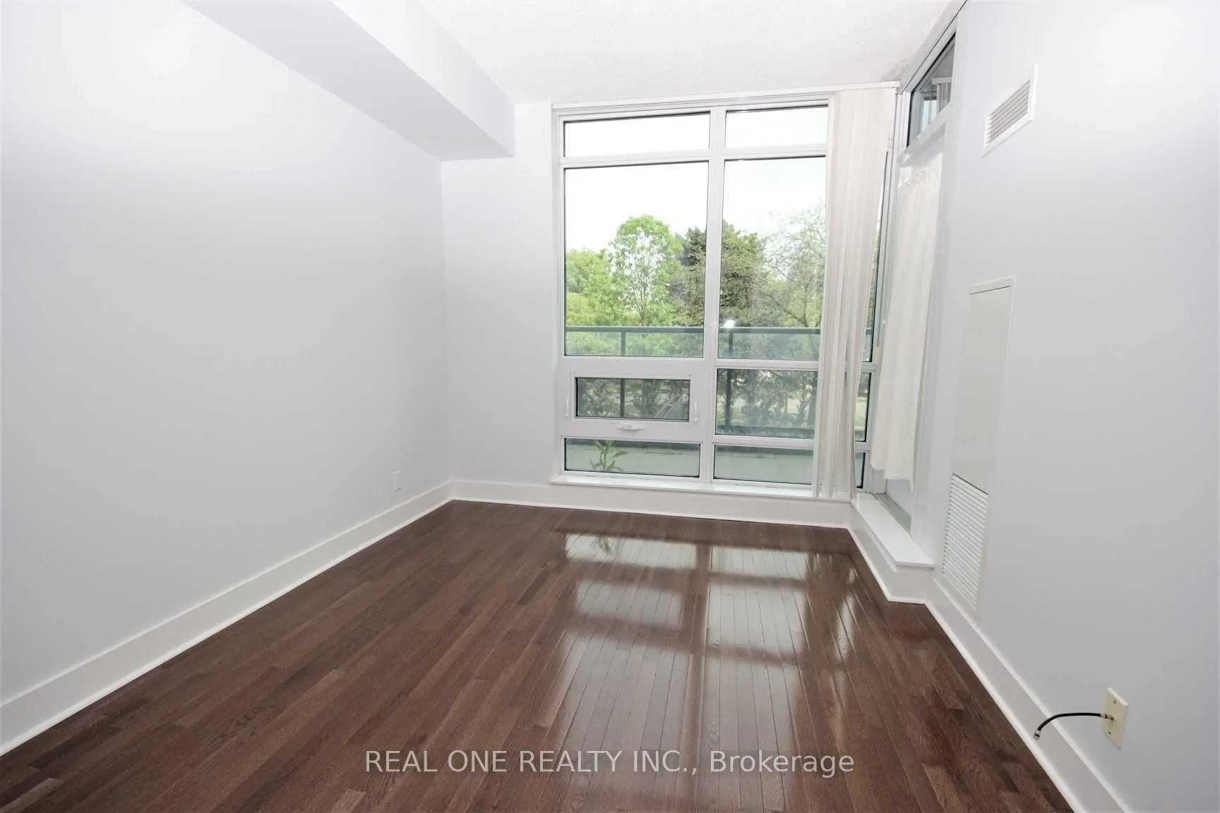 26 Norton Avenue, #307