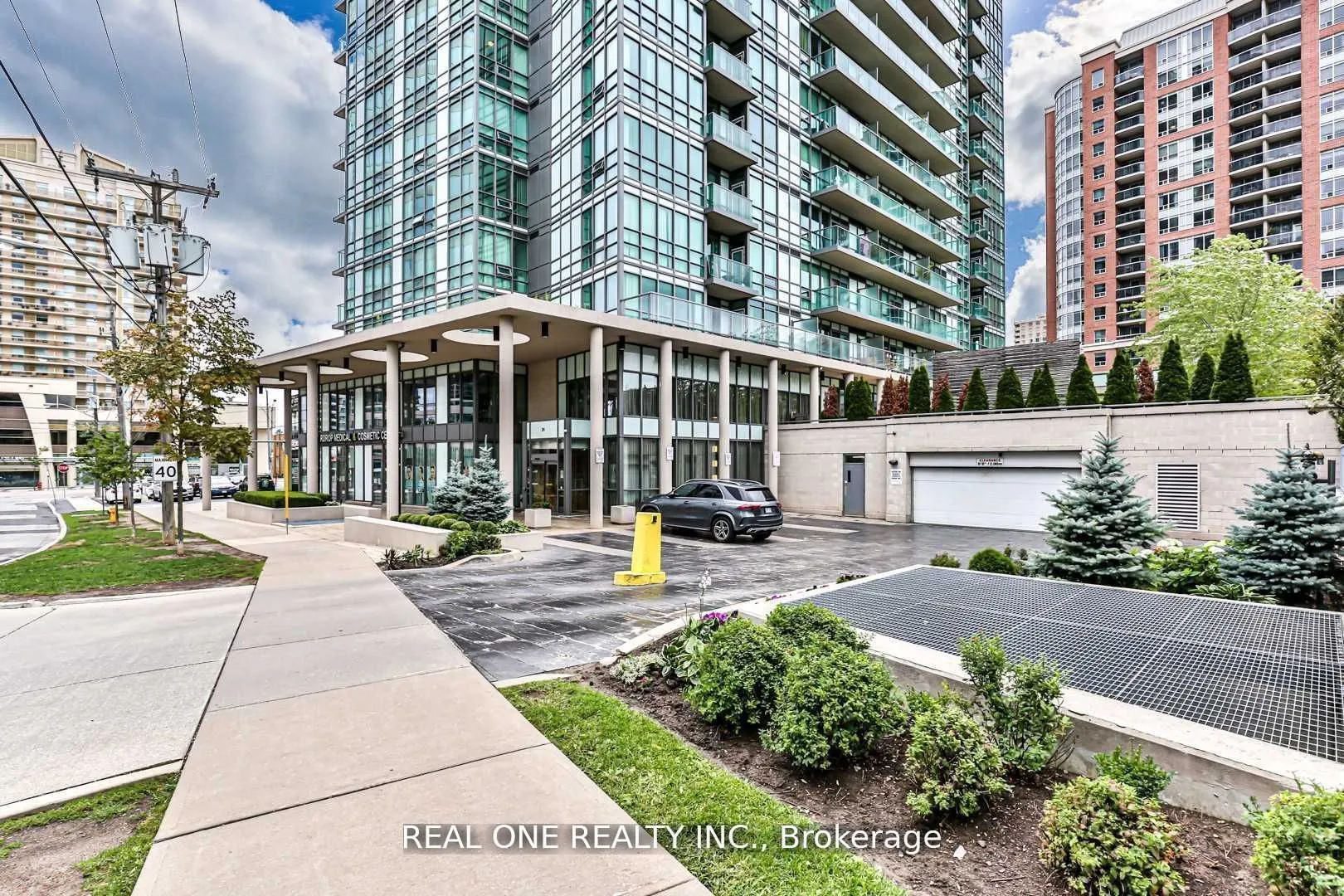26 Norton Avenue, #307
