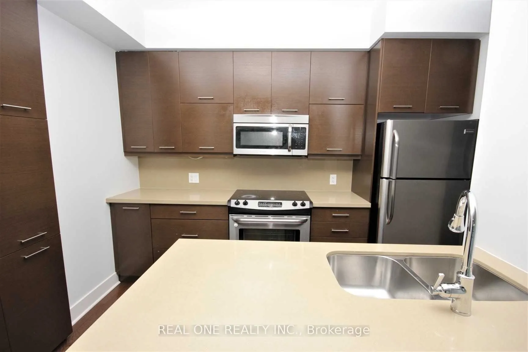26 Norton Avenue, #307