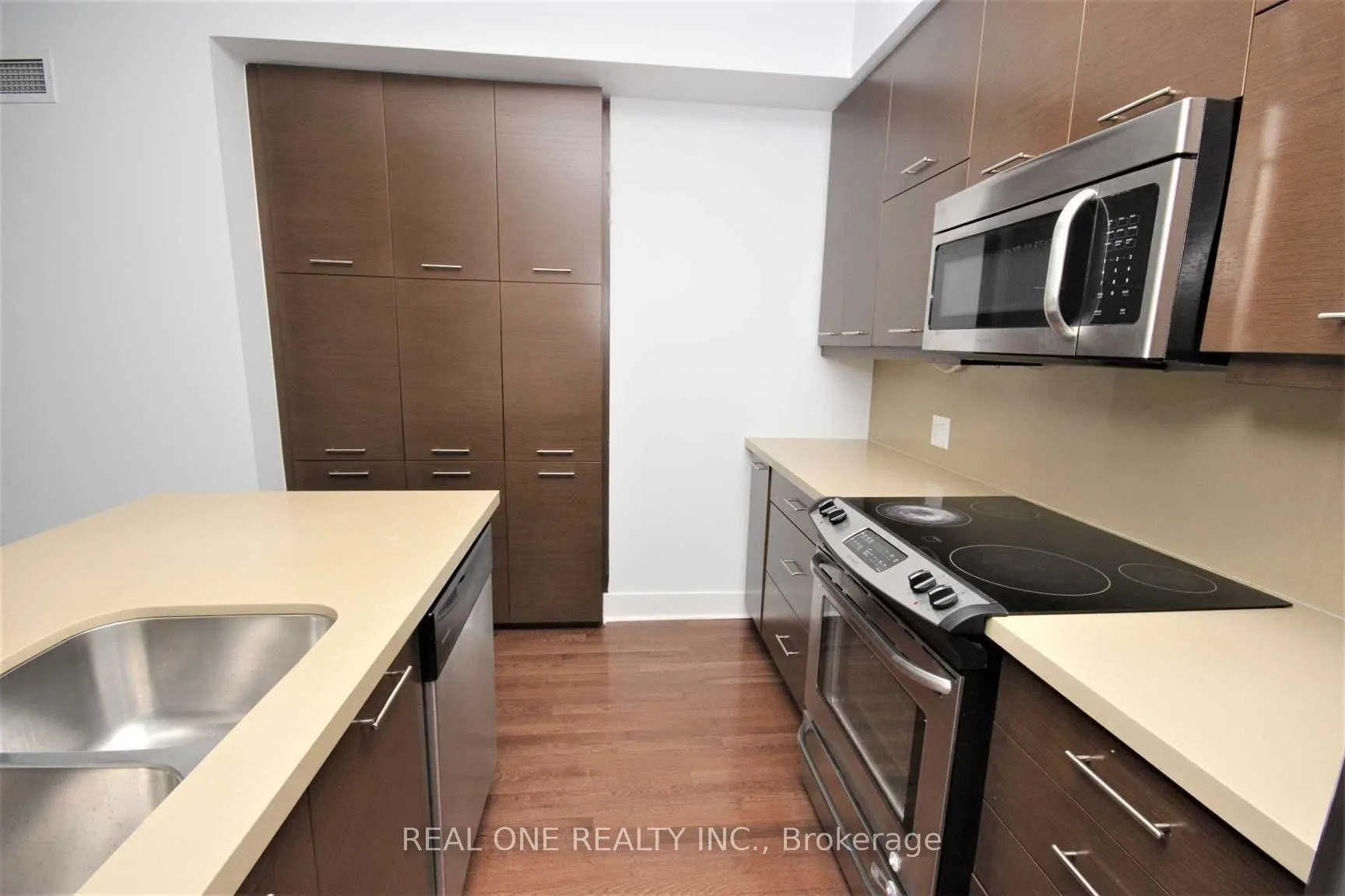 26 Norton Avenue, #307
