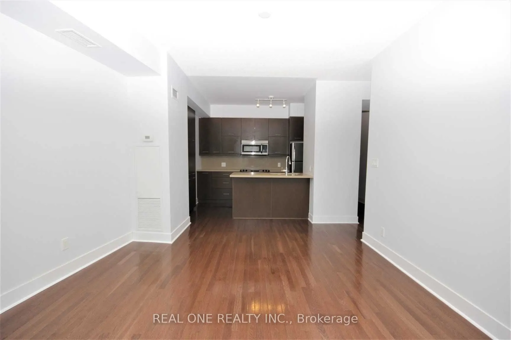26 Norton Avenue, #307