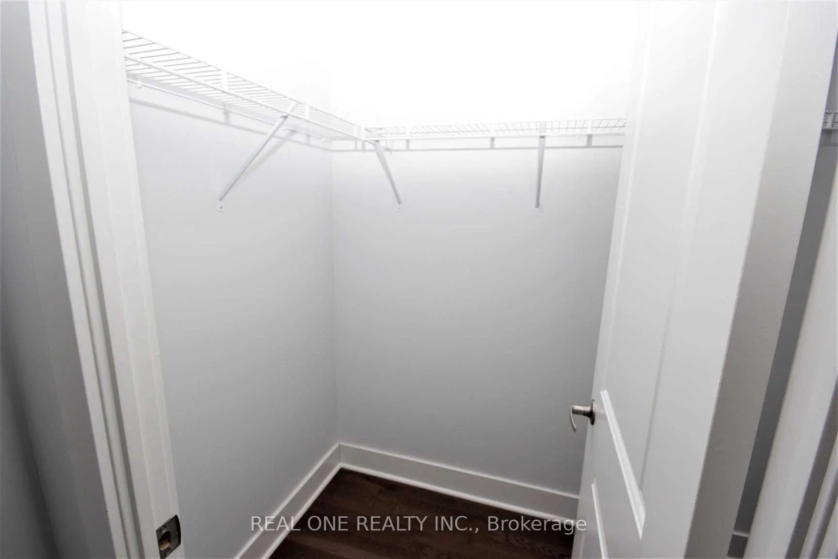 26 Norton Avenue, #307