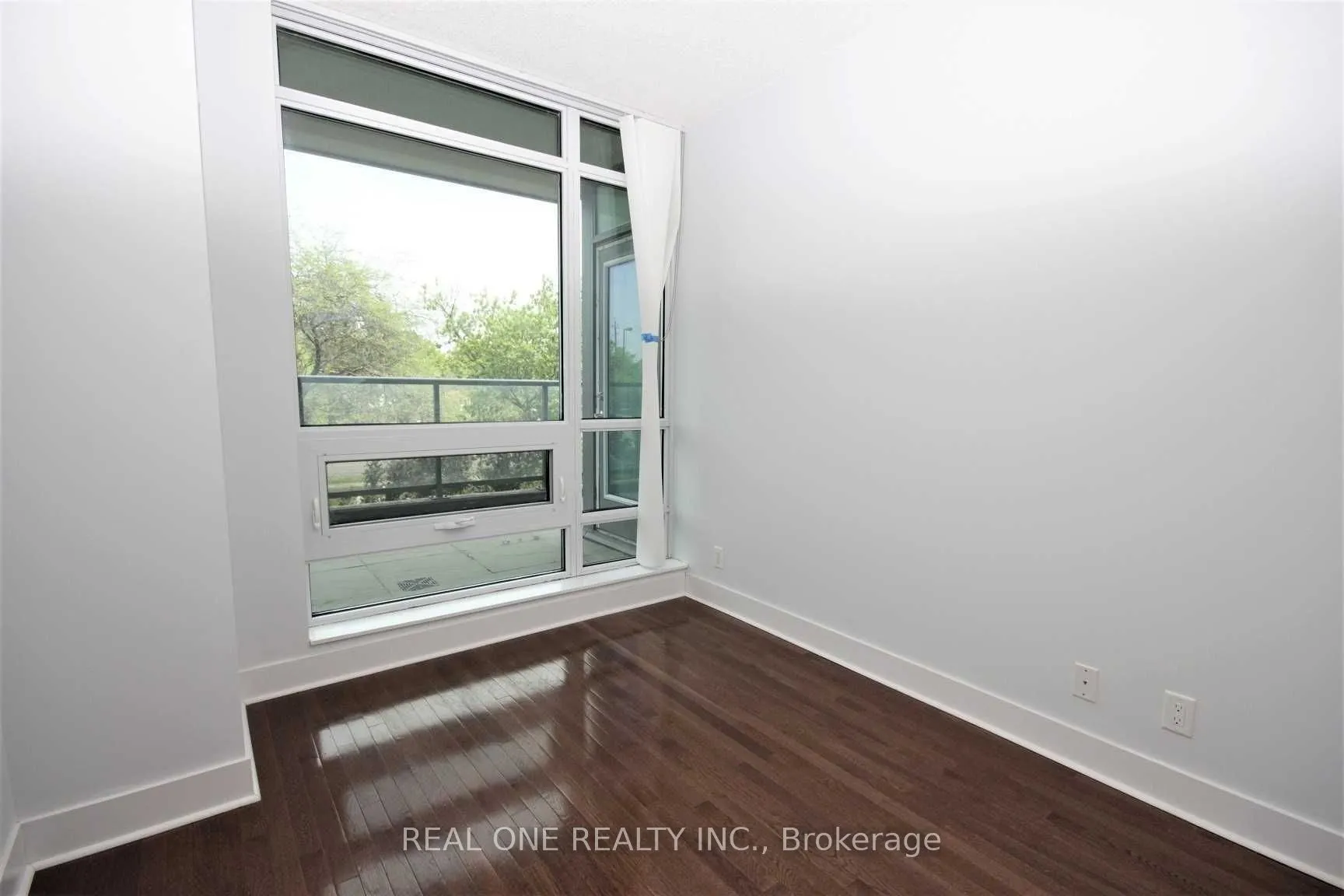 26 Norton Avenue, #307